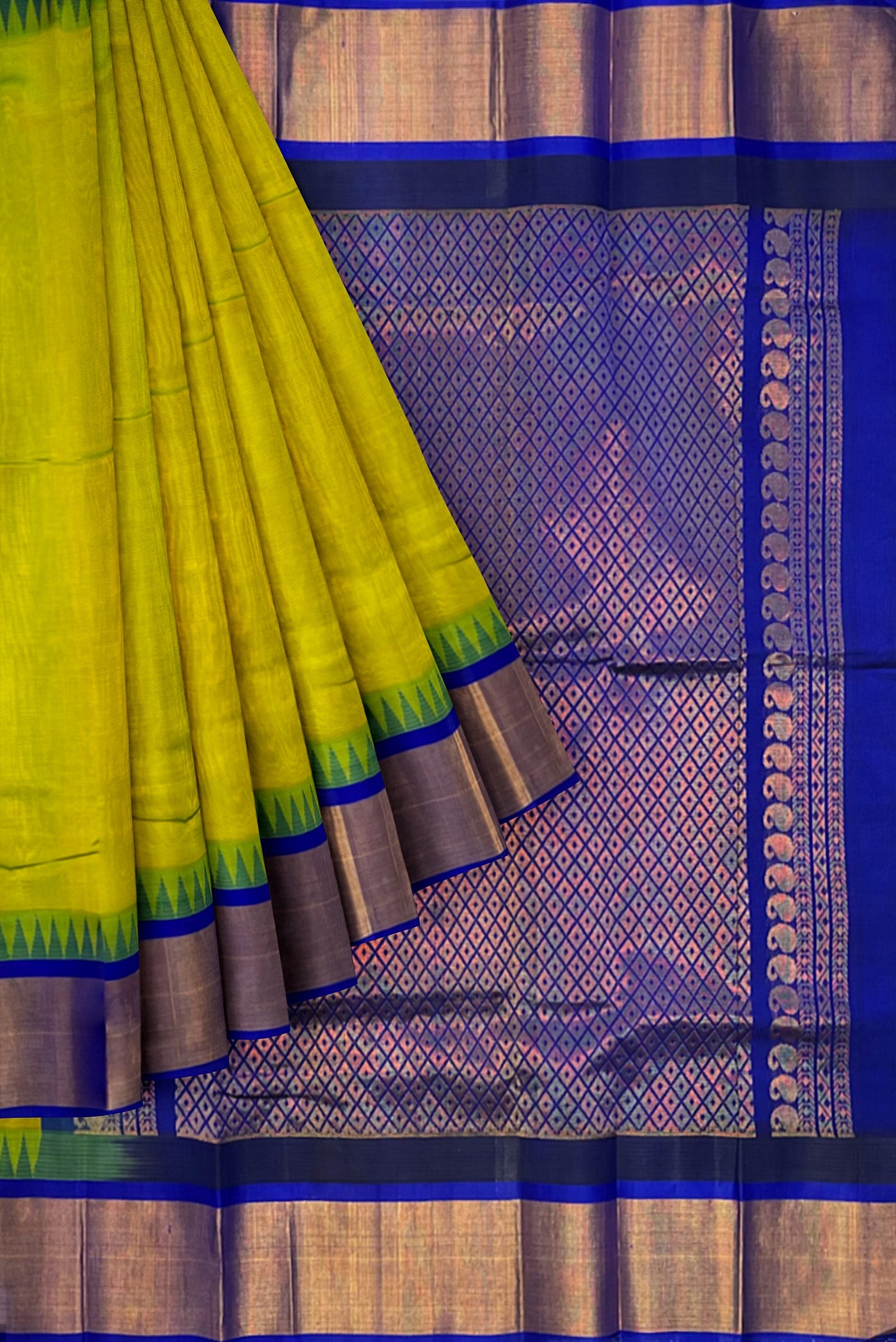 Lime Green Korvai Silk Cotton Saree With Plain Pattern