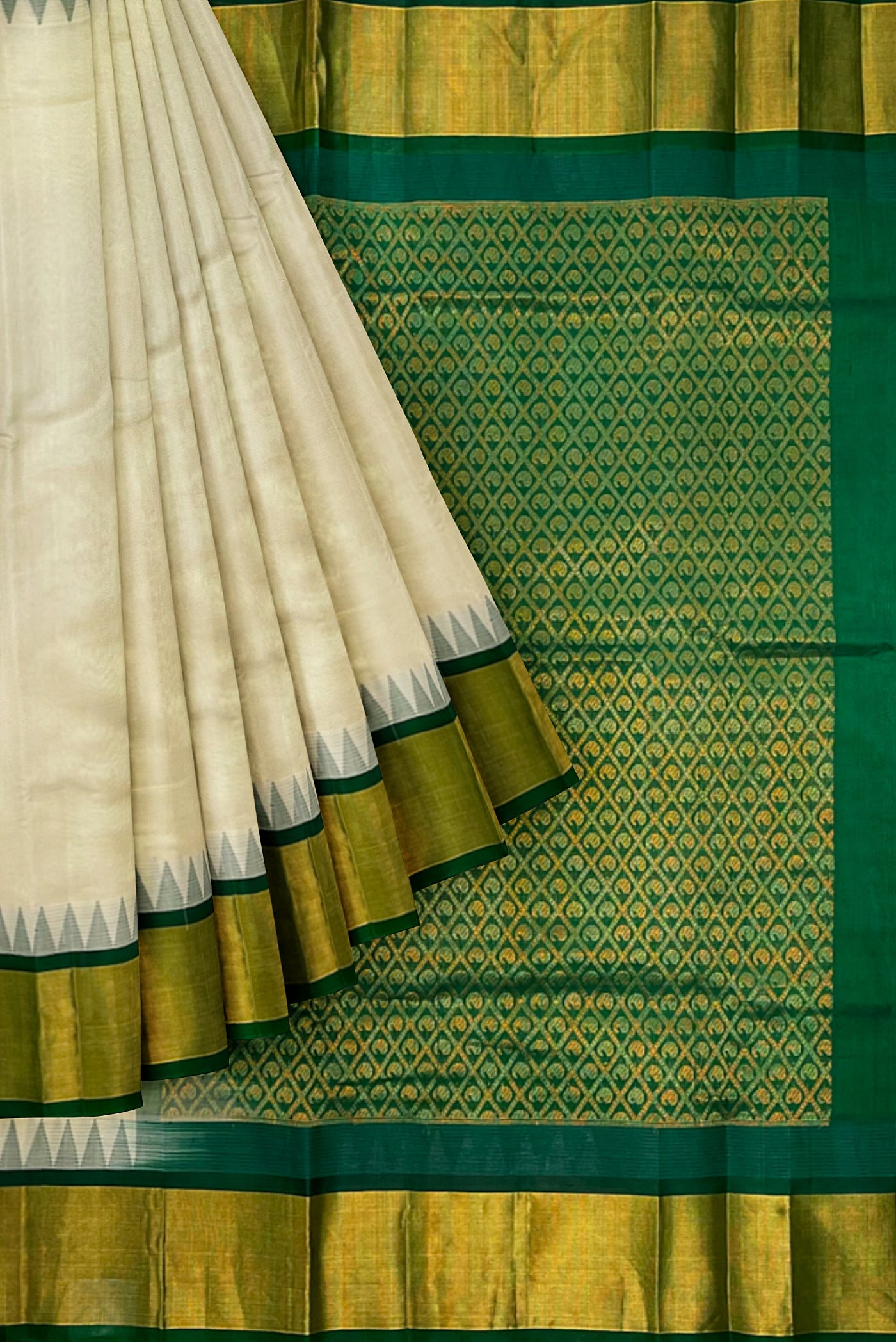 Off White Korvai Silk Cotton Saree With Plain Pattern