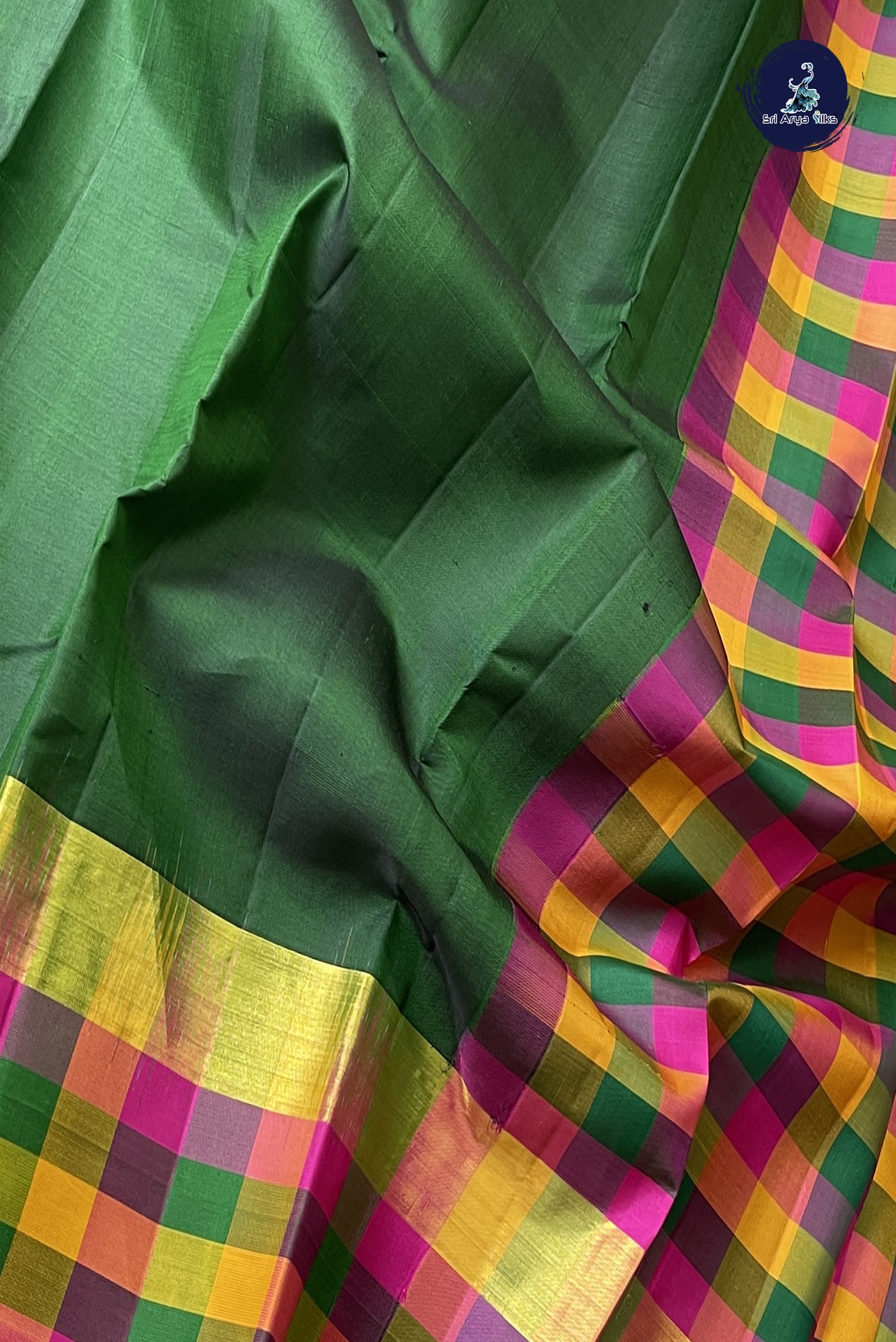 Bottle Green Light Weight Silk Saree With Plain Pattern