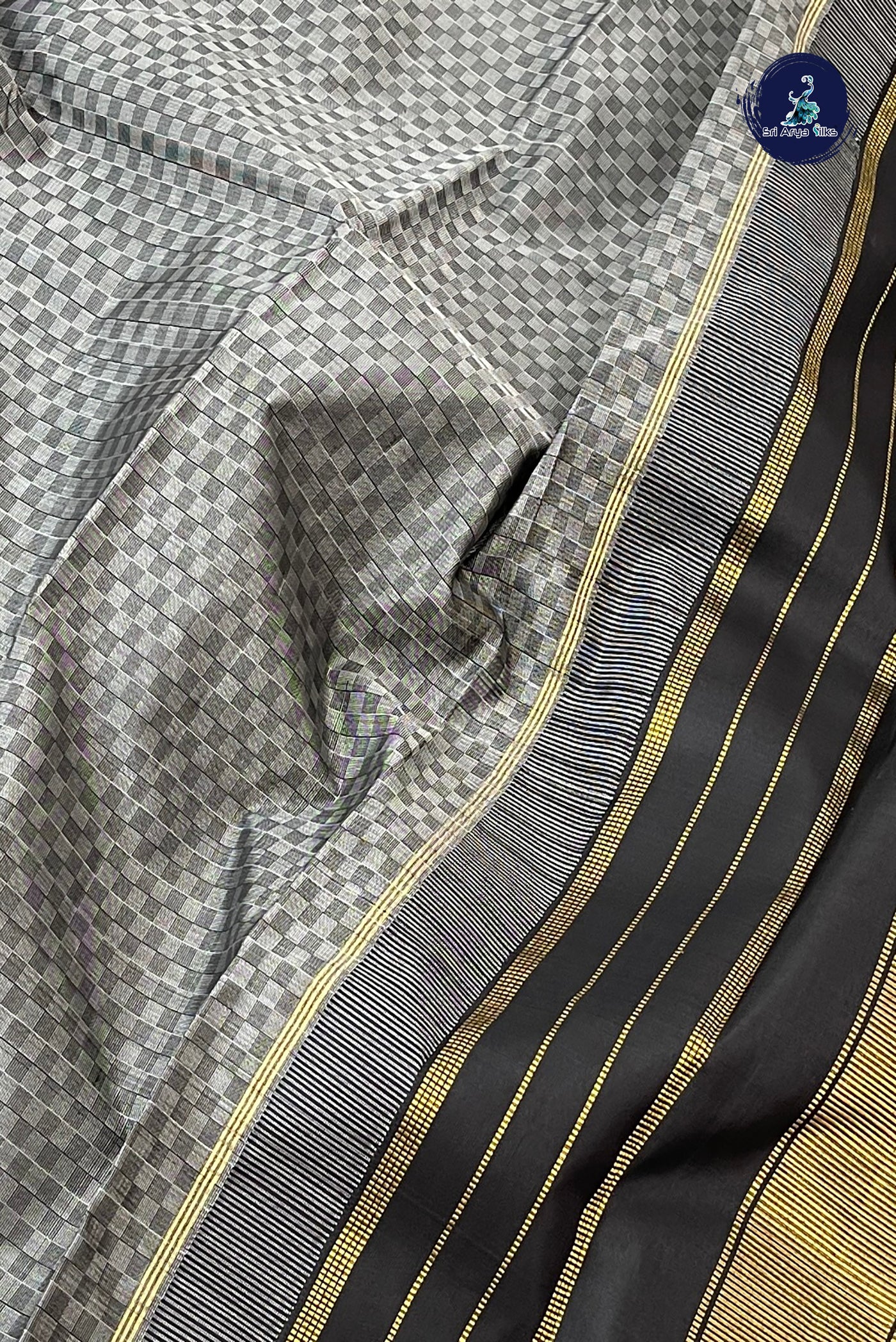 Grey Checked Saree With Checked Pattern
