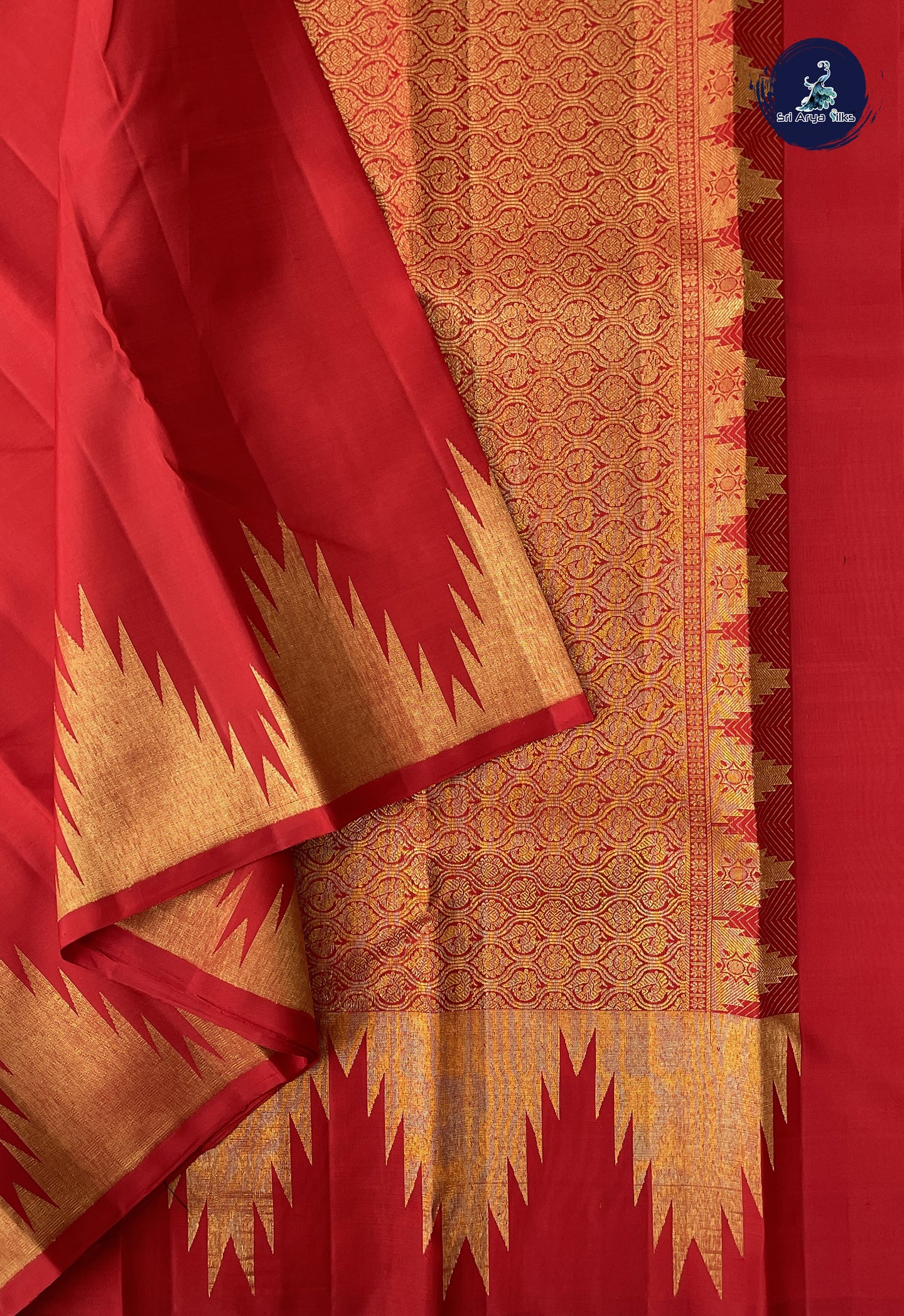 Red Traditional Silk Saree With Plain Pattern