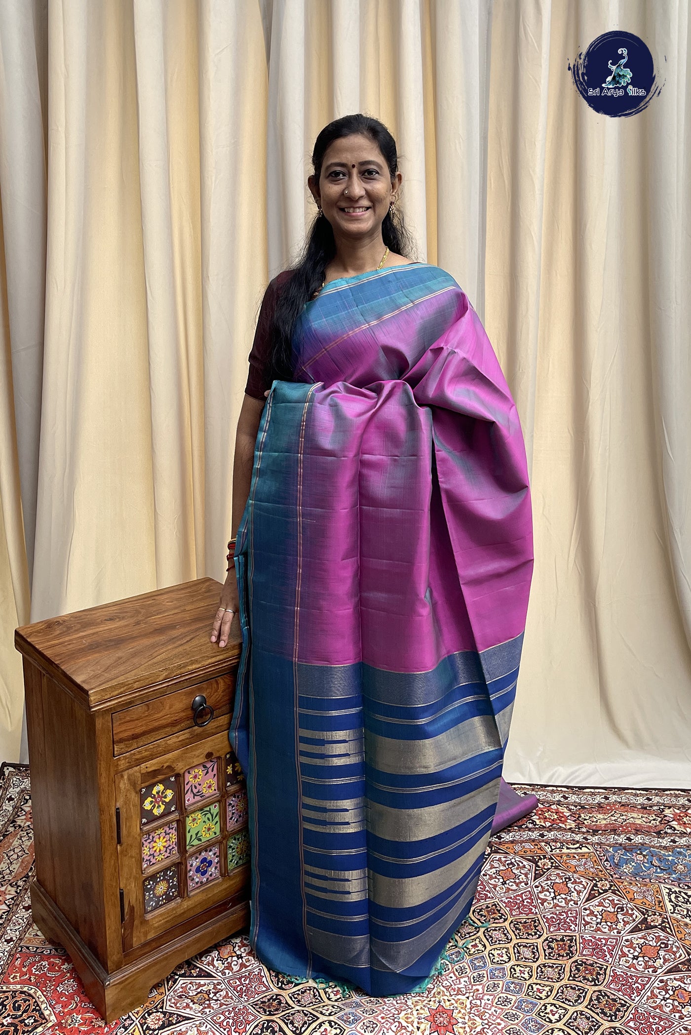 Dual Tone Pink Soft Silk Saree With Plain Pattern