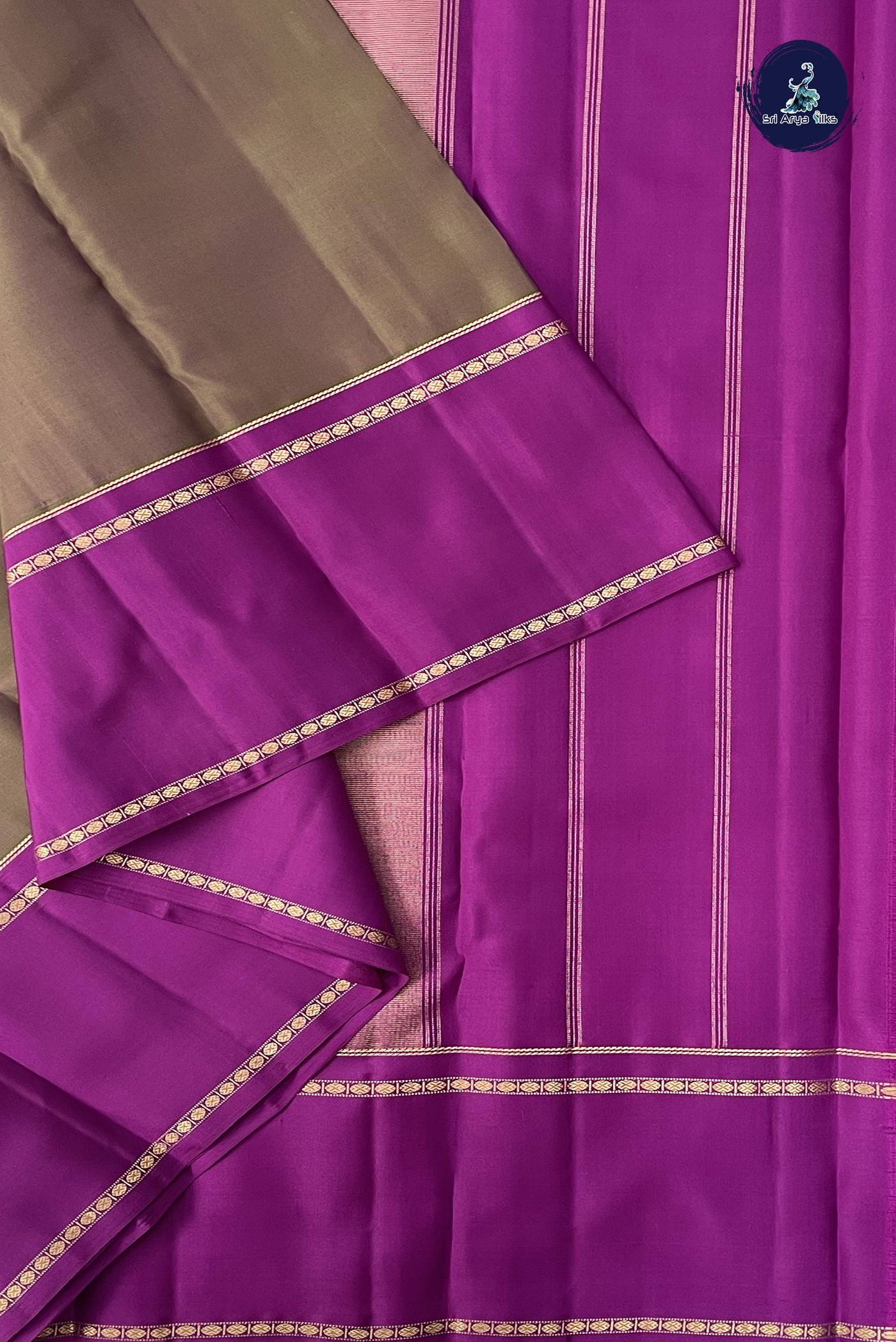 Dual Tone Green Korvai Contrast Silk Saree With Plain Pattern
