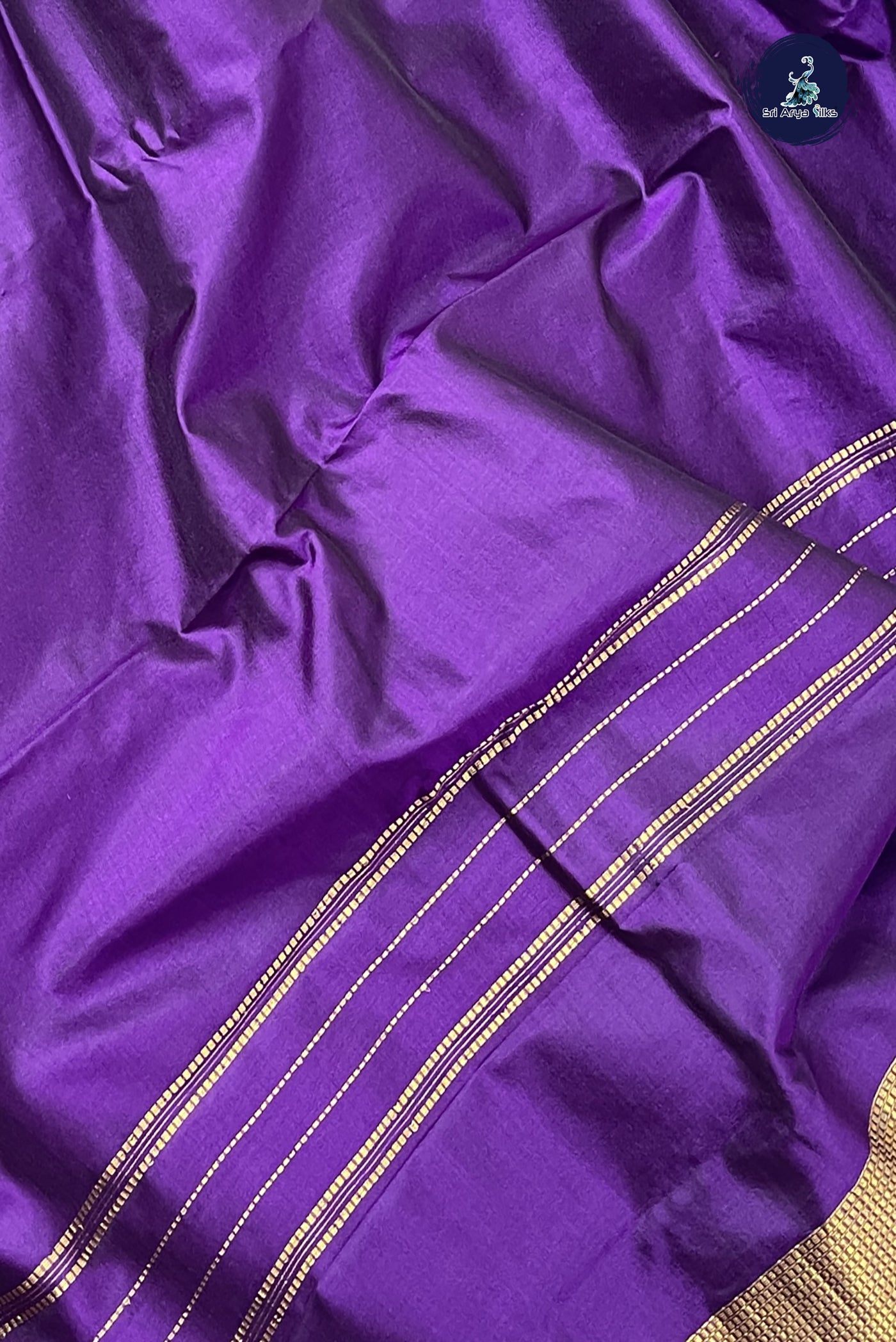 Dark Brinjal Light Weight Silk Saree With Plain Pattern