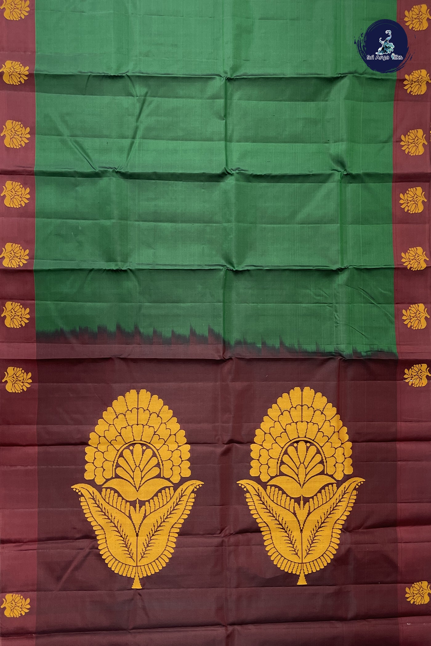 Bottle Green Light Weight Silk Saree With Plain Pattern