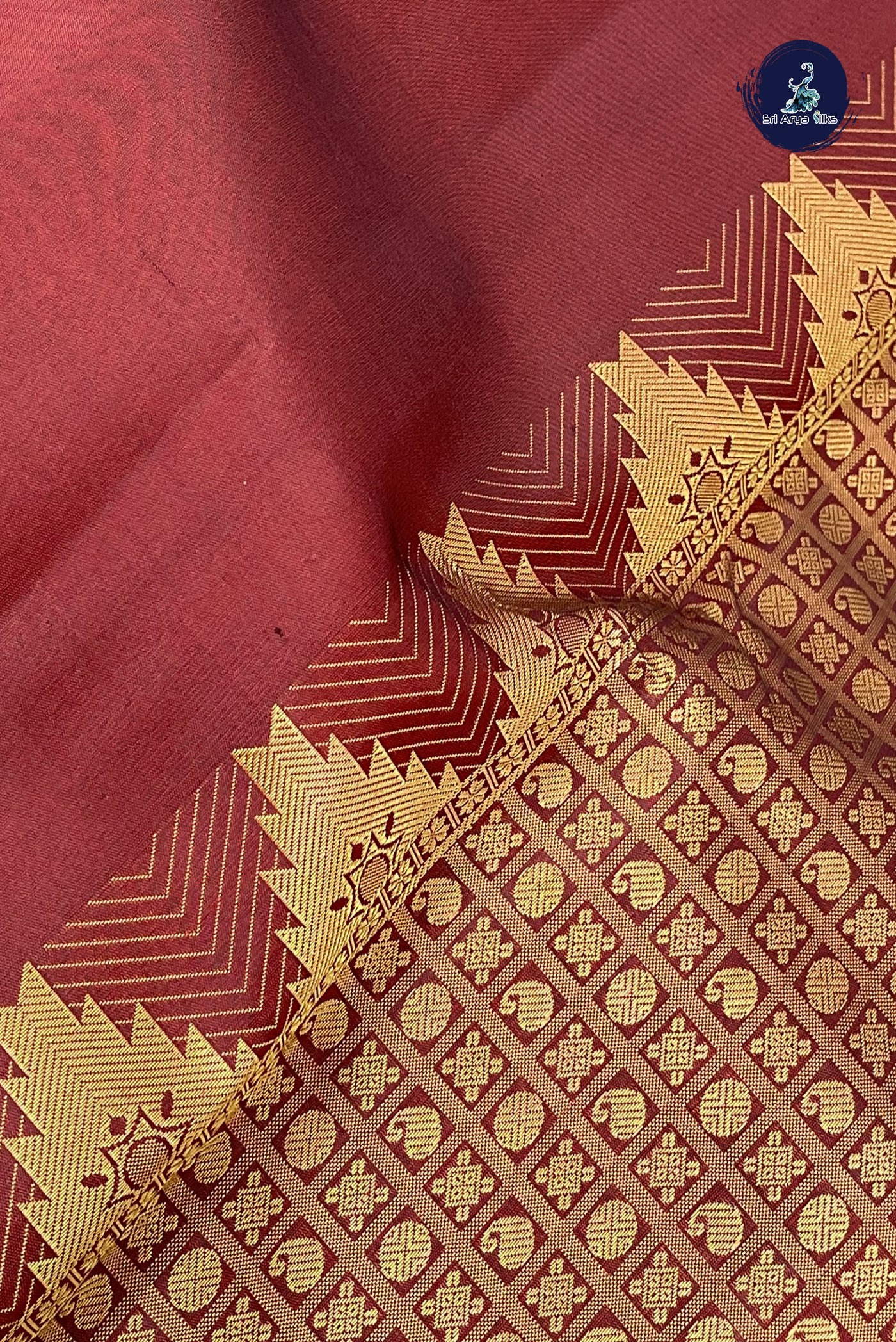 Brown Traditional Silk Saree With Plain Pattern