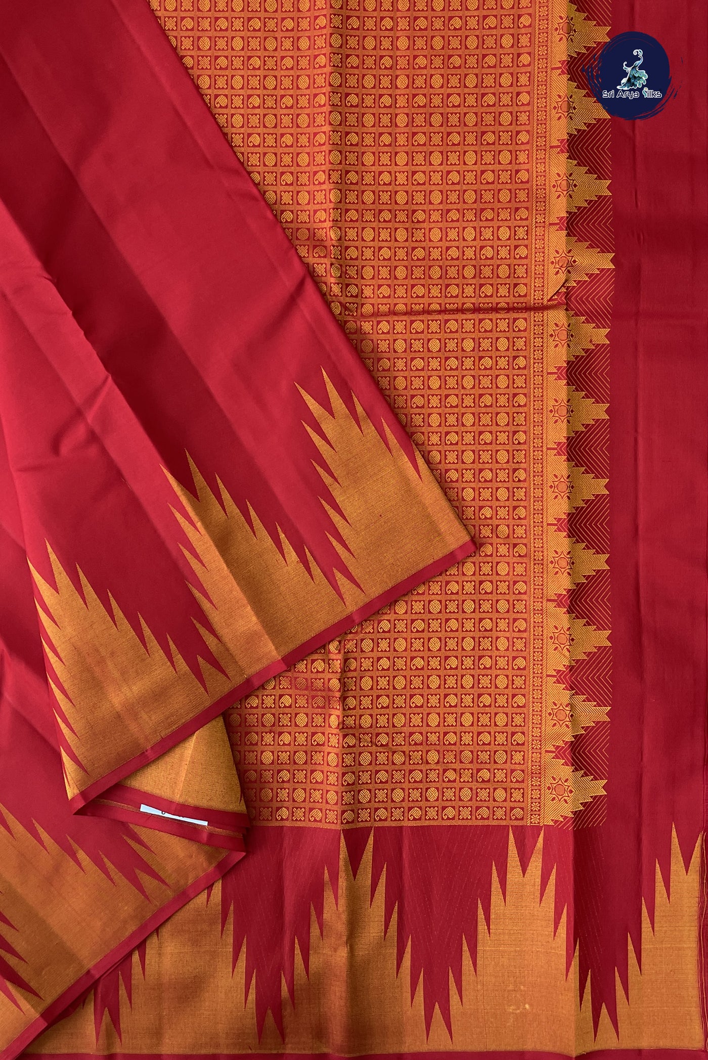 Red Traditional Silk Saree With Plain Pattern