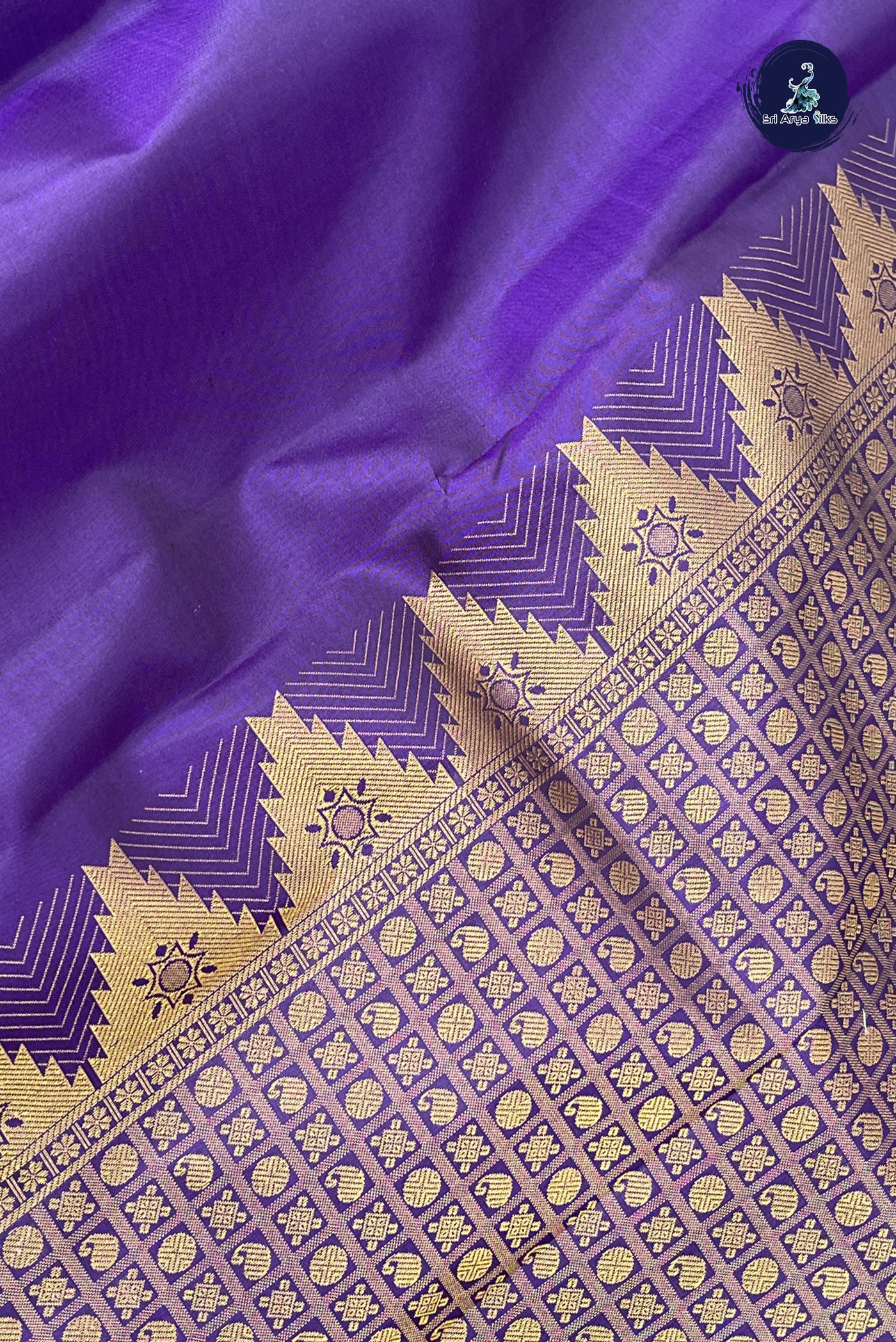 Violet Traditional Silk Saree With Plain Pattern