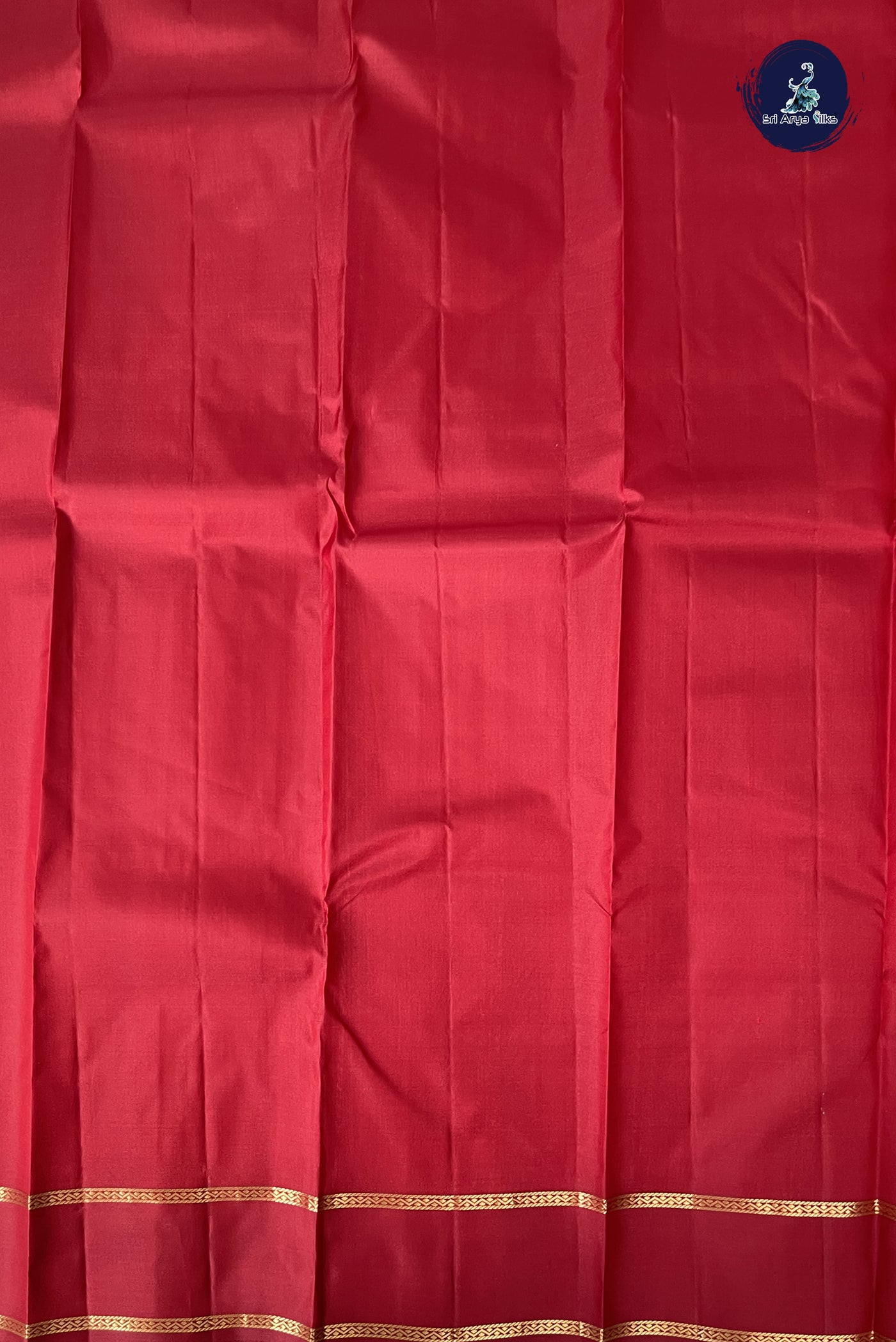 Kanagambaram Shade Light Weight Silk Saree With Plain Pattern