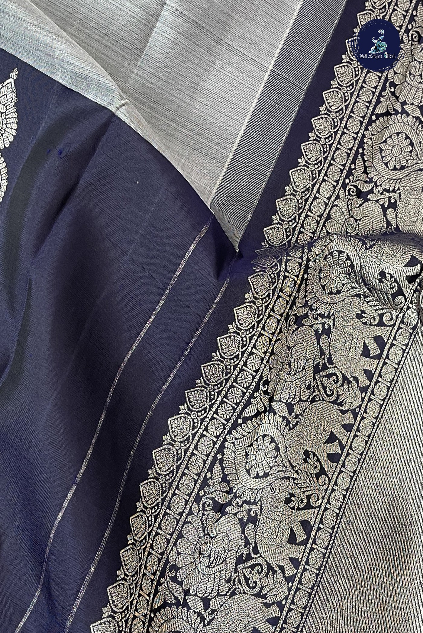 Grey Half and Half Checked Silk Saree With Half And Half Pattern