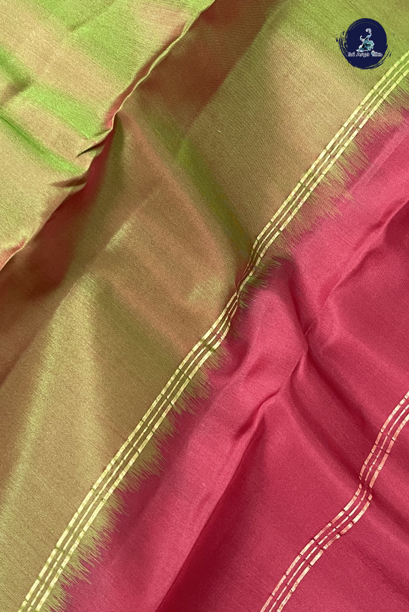 Dual Tone Green Light Weight Silk Saree With Plain Pattern
