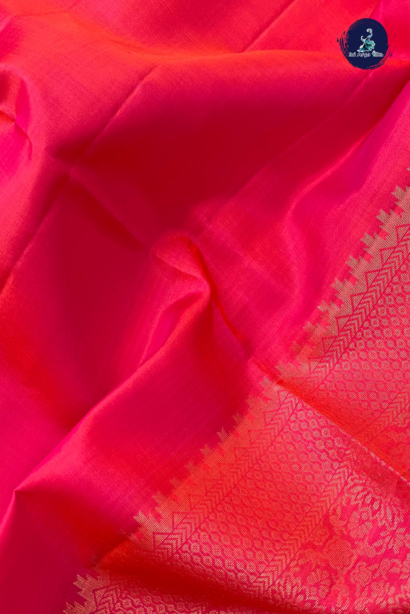 Dual Tone Pink Soft Silk Saree With Plain Pattern