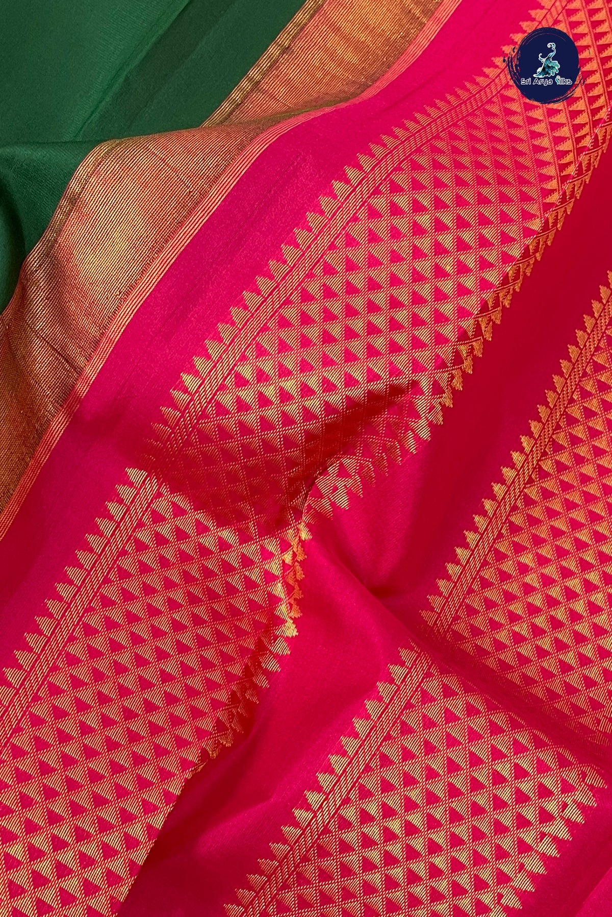 Bottle Green Korvai Contrast Silk Saree With Plain Pattern