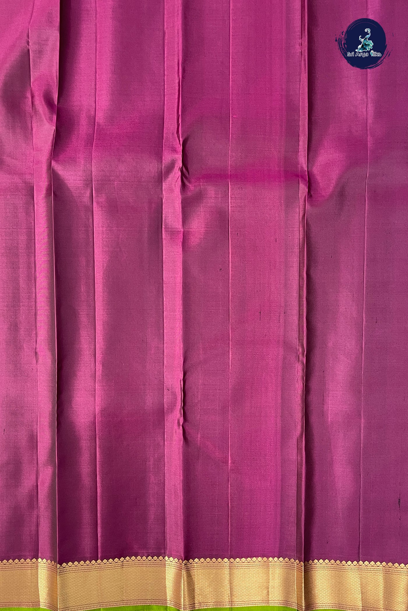 Dark Green Light Weight Silk Saree With Plain Pattern