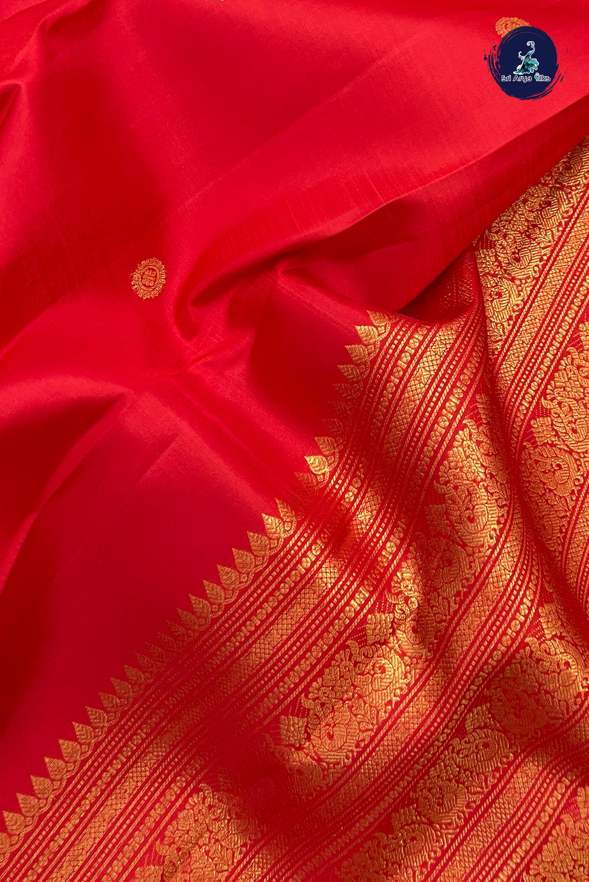 Red Mayil Chakram Butta Silk Saree With Mayil Chakram Butta Pattern