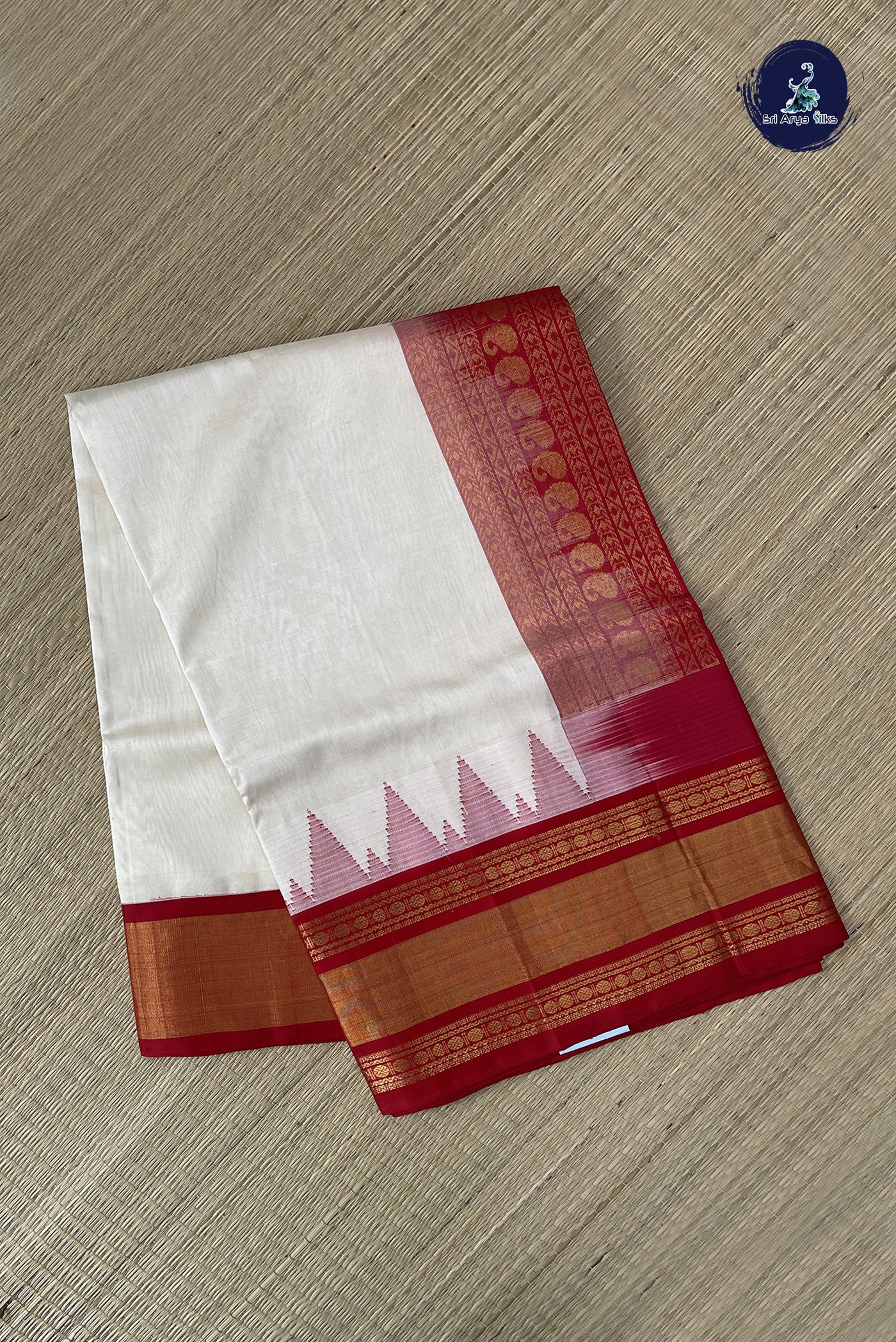 Cream Korvai Silk Cotton Saree With Plain Pattern