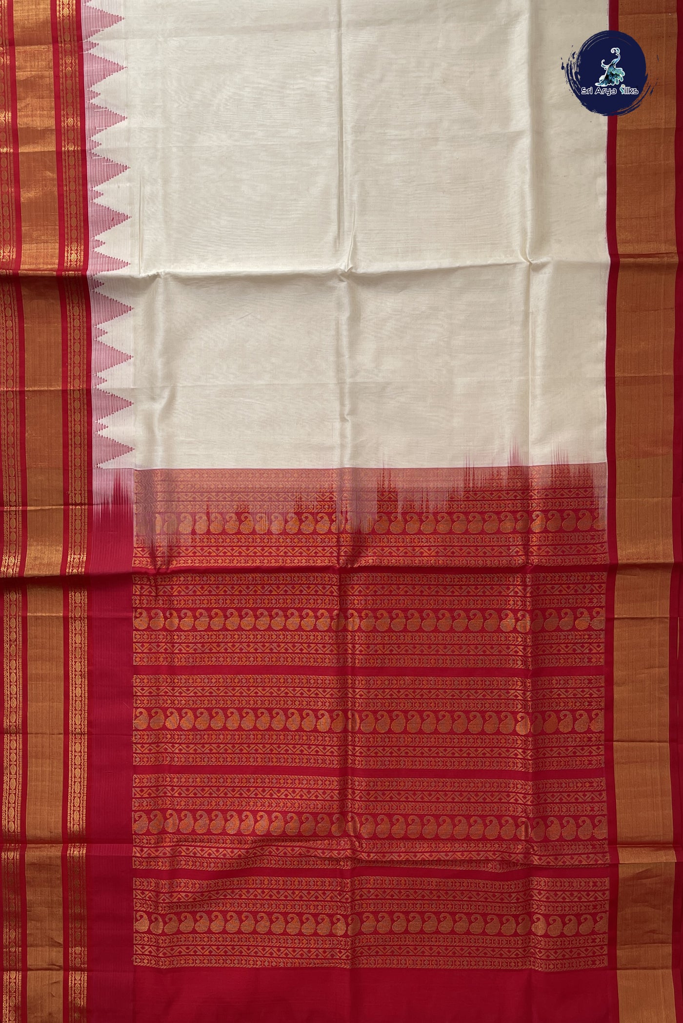 Cream Korvai Silk Cotton Saree With Plain Pattern