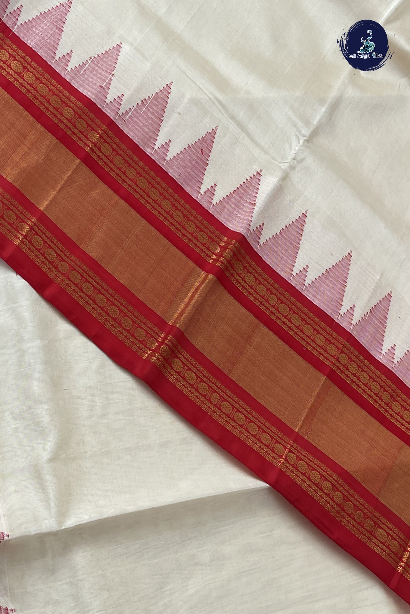 Cream Korvai Silk Cotton Saree With Plain Pattern
