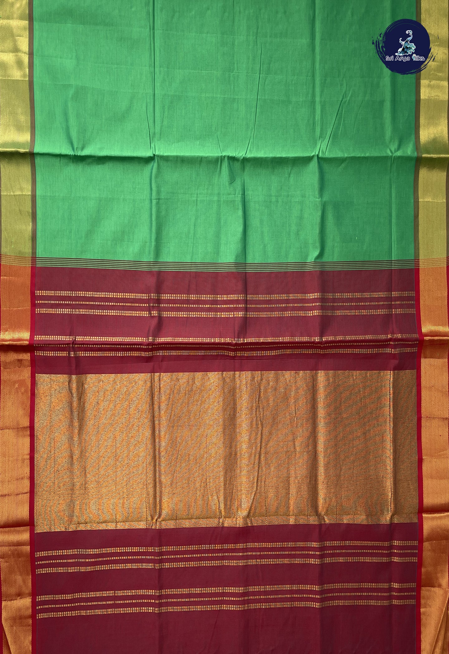 Green Semi Silk Cotton Saree With Plain Pattern
