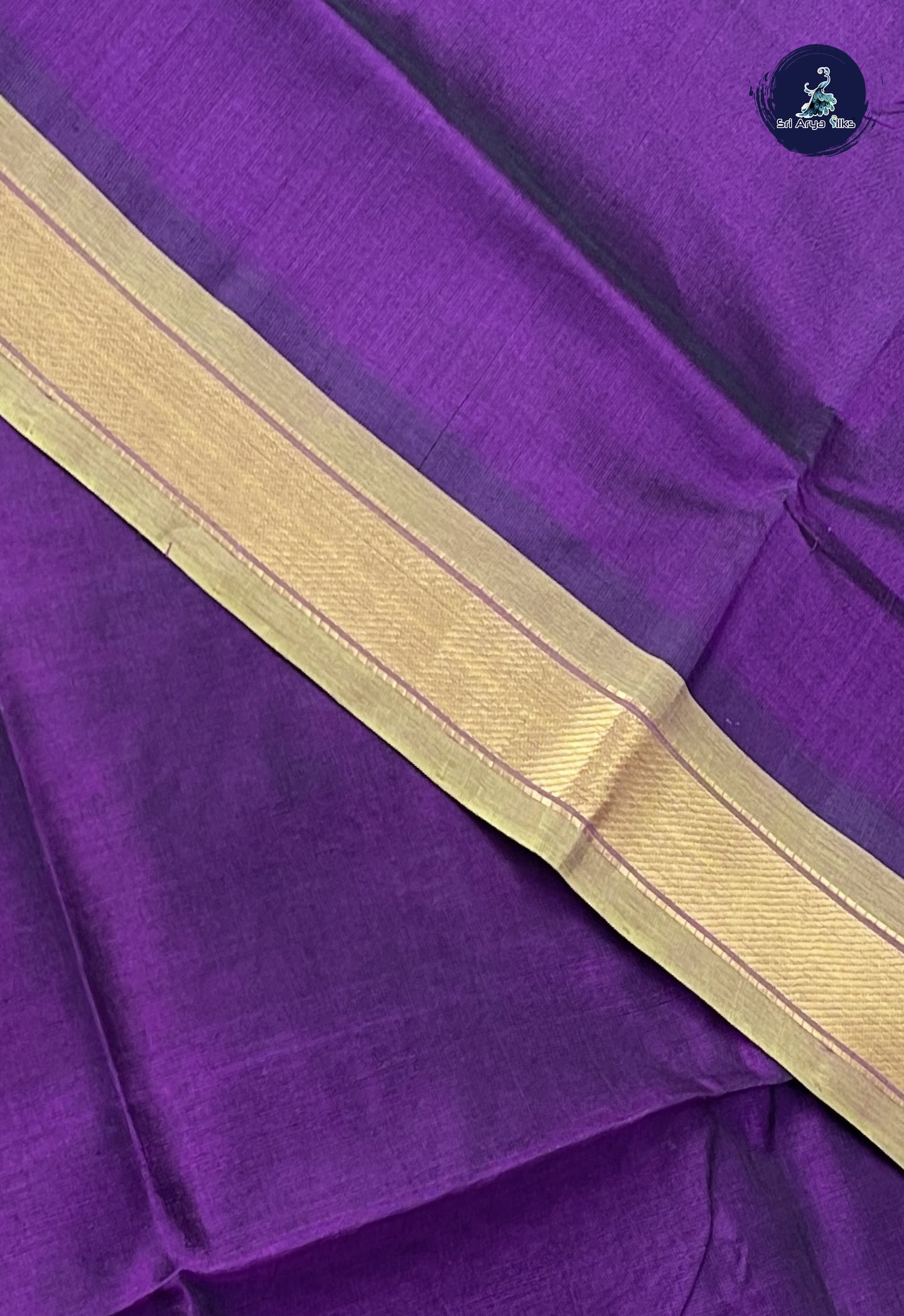 Dark Brinjal Simple Silk Cotton Saree With Plain Pattern