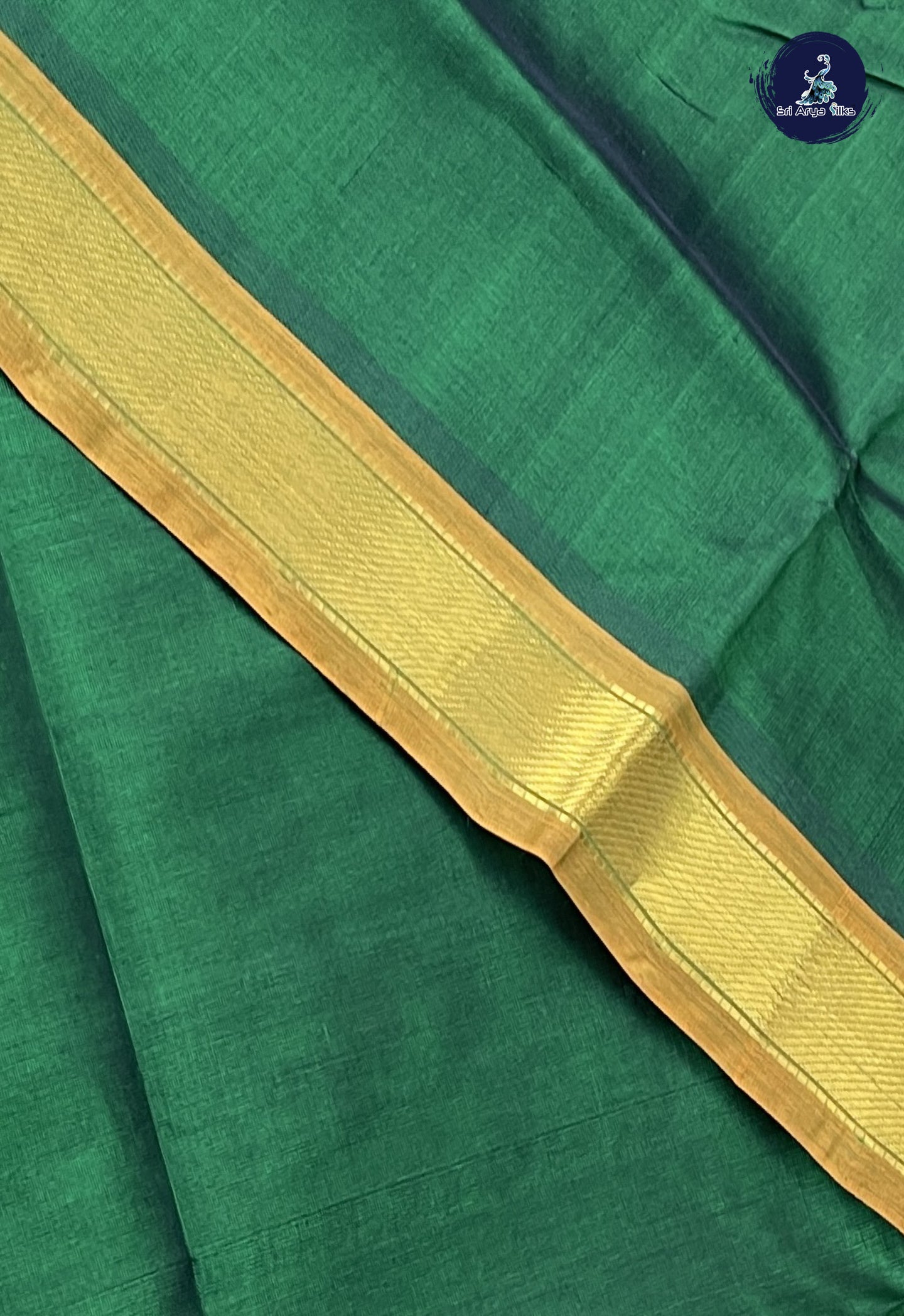 Bottle Green Simple Silk Cotton Saree With Plain Pattern