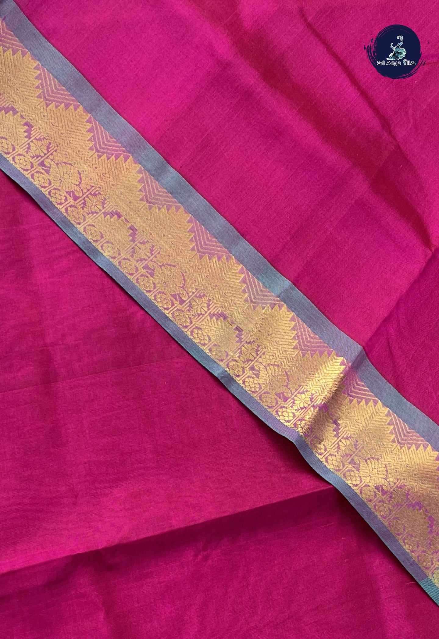 Magenta Simple Silk Cotton Saree With Plain Pattern