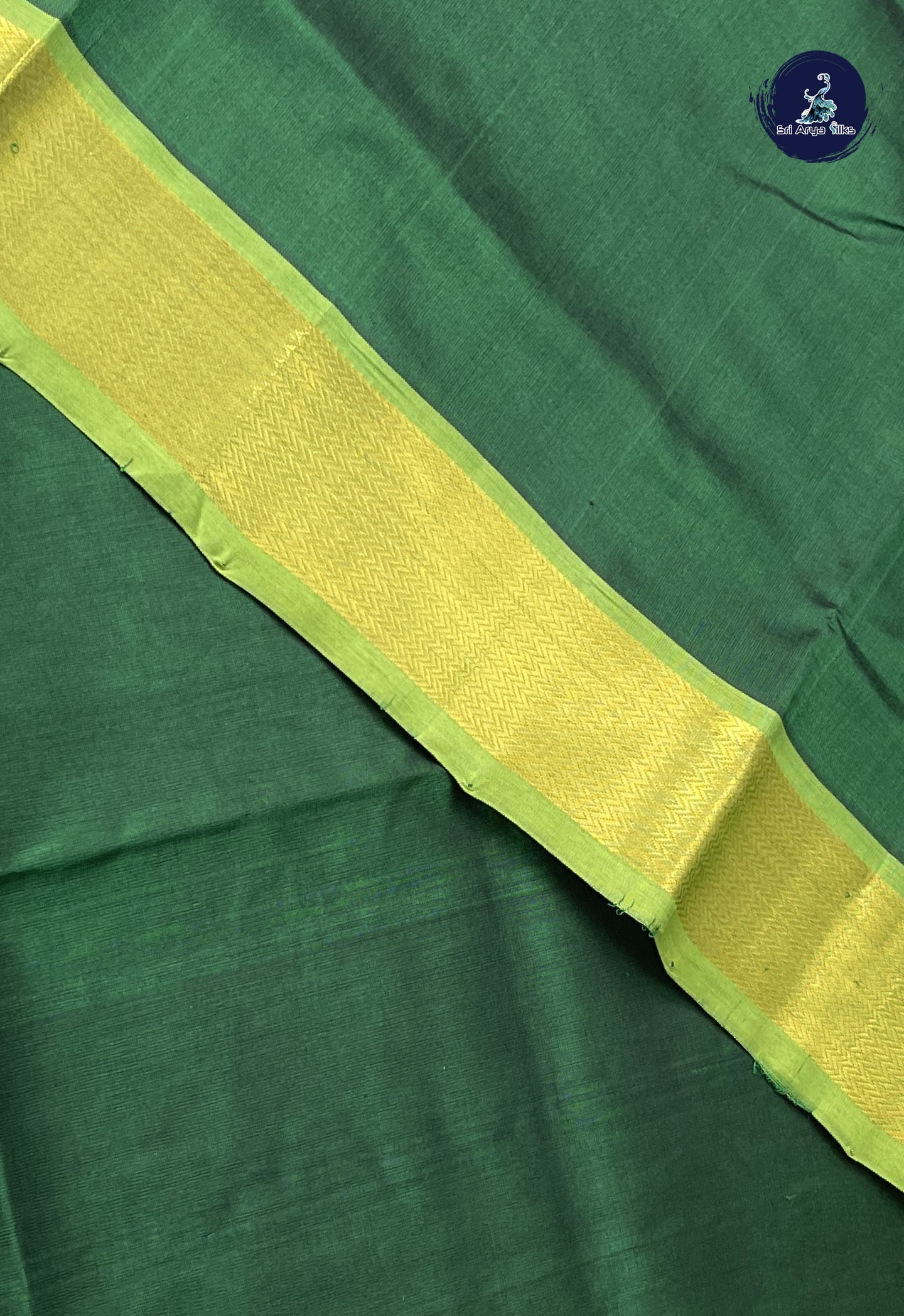 Dark Green Simple Silk Cotton Saree With Plain Pattern