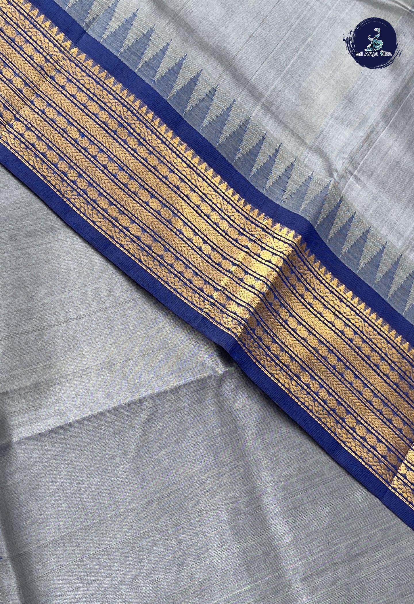 Grey Korvai Silk Cotton Saree With Plain Pattern