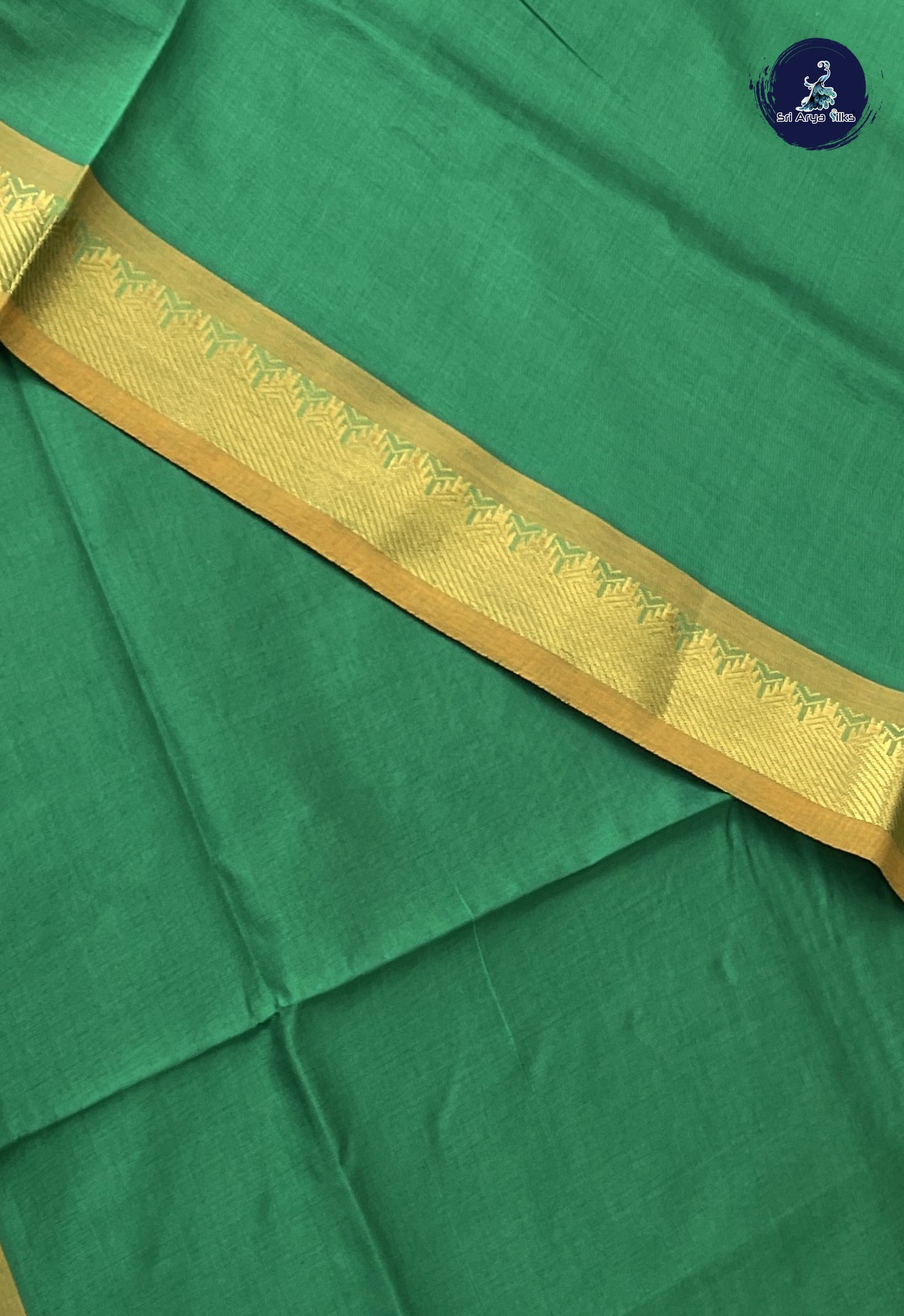 Green Kanchi Semi Silk Cotton Saree With Plain Pattern