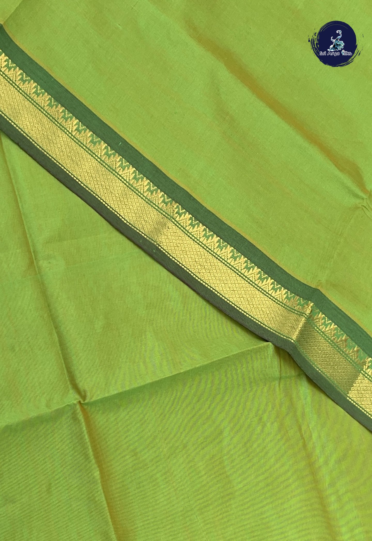 Dual Tone Green Kanchi Semi Silk Cotton Saree With Plain Pattern
