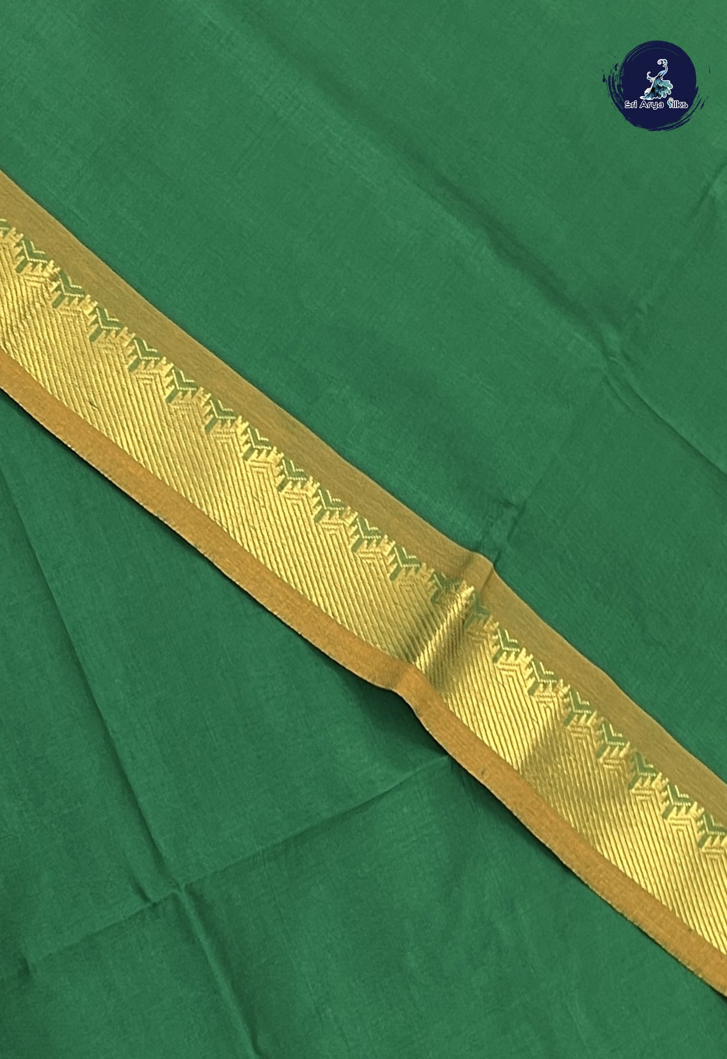 Green Kanchi Semi Silk Cotton Saree With Plain Pattern