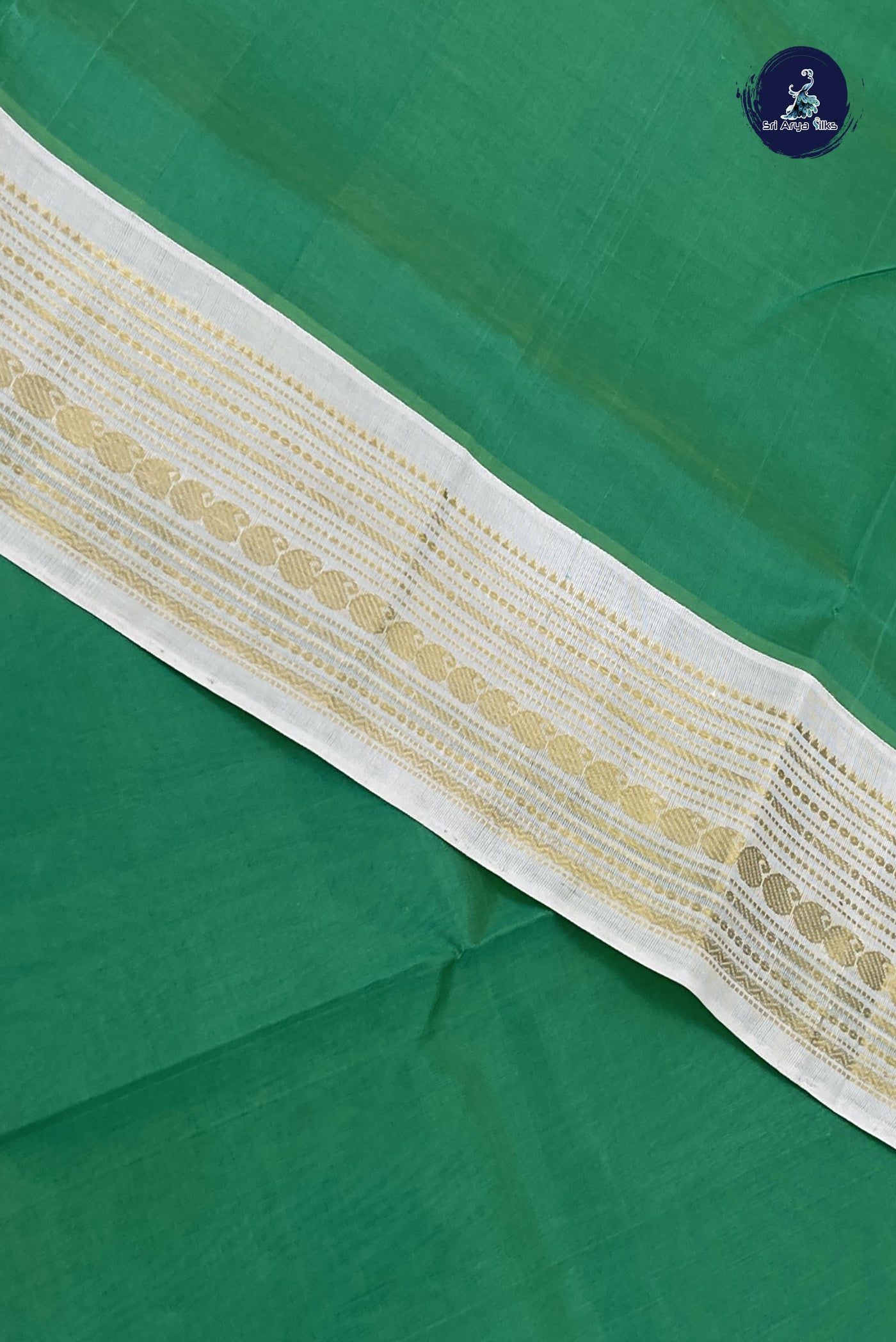 Green Korvai Contrast Silk Saree With Plain Pattern