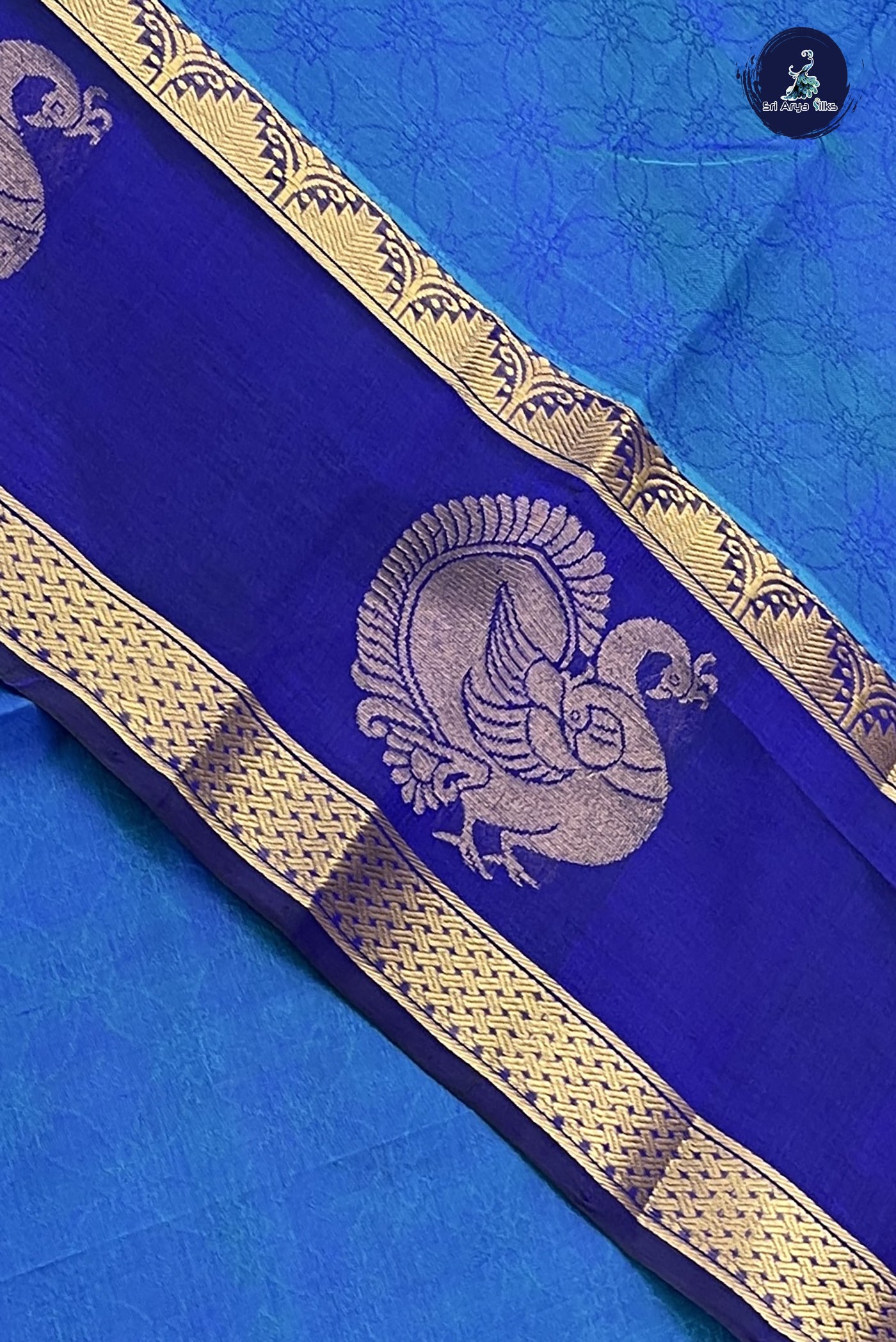 Dual Tone Blue Korvai Silk Cotton Saree With Embossed Pattern