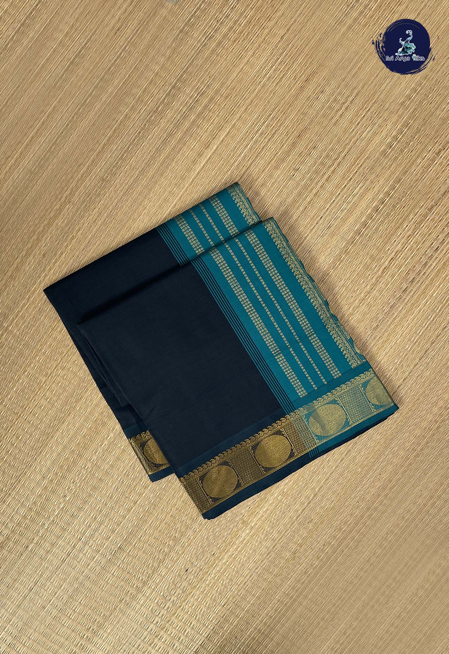 Green Kanchi Semi Silk Cotton Saree With Plain Pattern