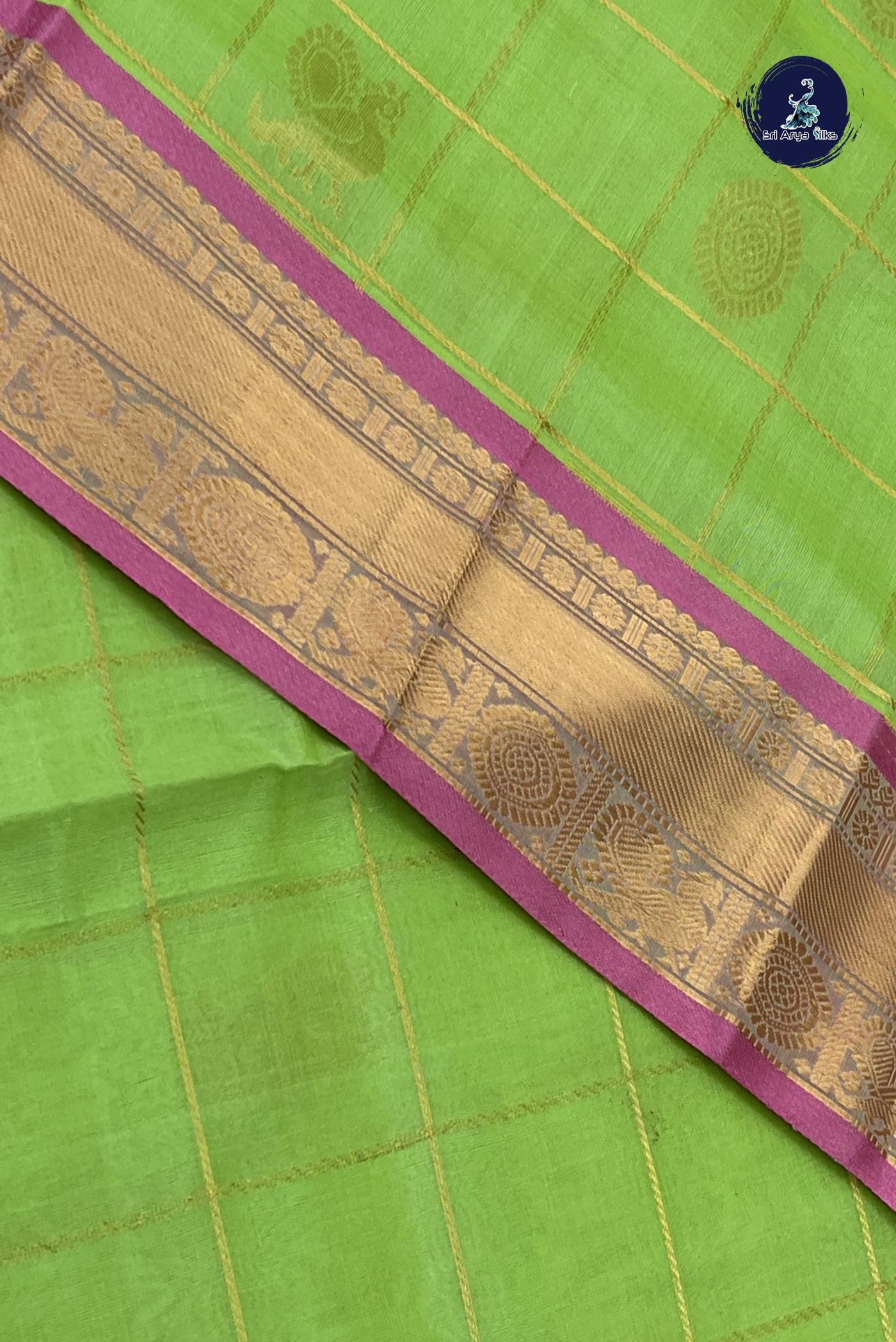 Light Green Checked Saree With Mayil Chakram Butta Pattern