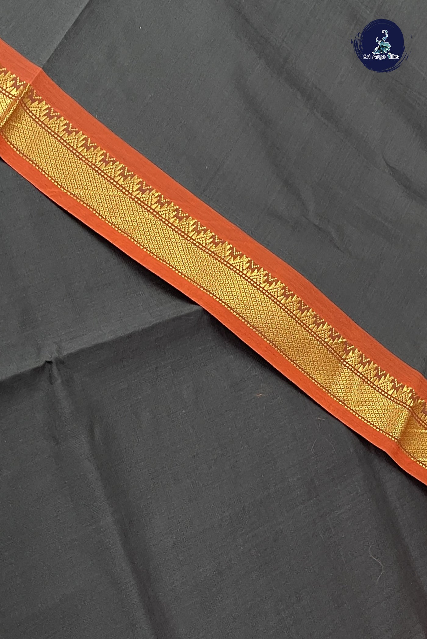 Black Kanchi Semi Silk Cotton Saree With Plain Pattern