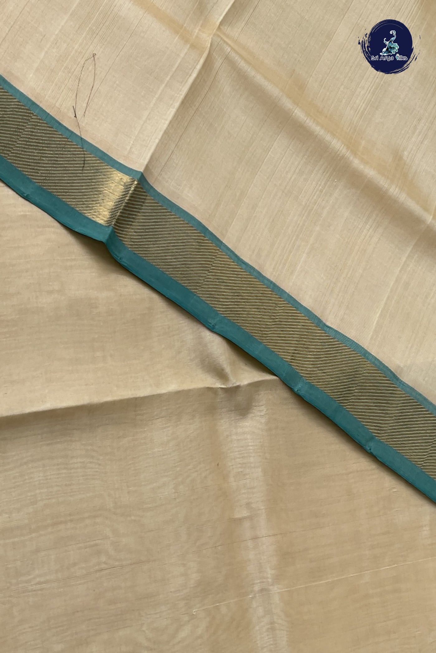 Beige Simple Silk Cotton Saree With Plain Pattern