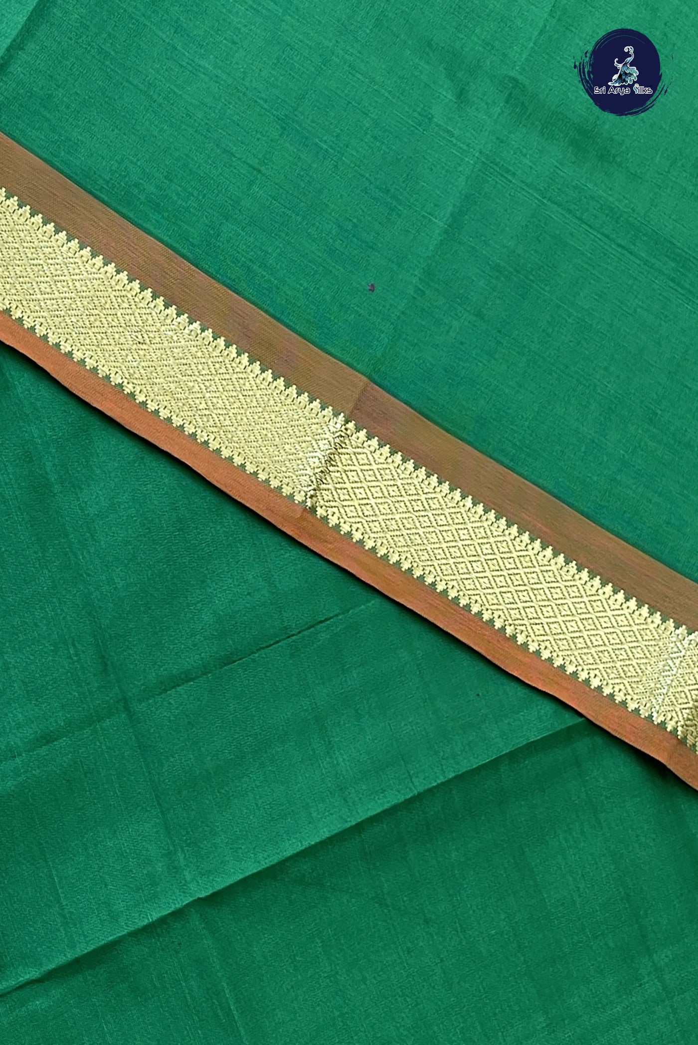 Green Kanchi Semi Silk Cotton Saree With Plain Pattern