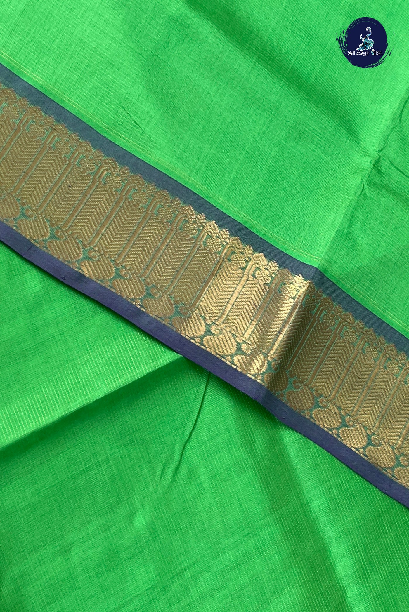 Parrot Green Vaira Oosi Silk Cotton Saree With Vaira Oosi Pattern