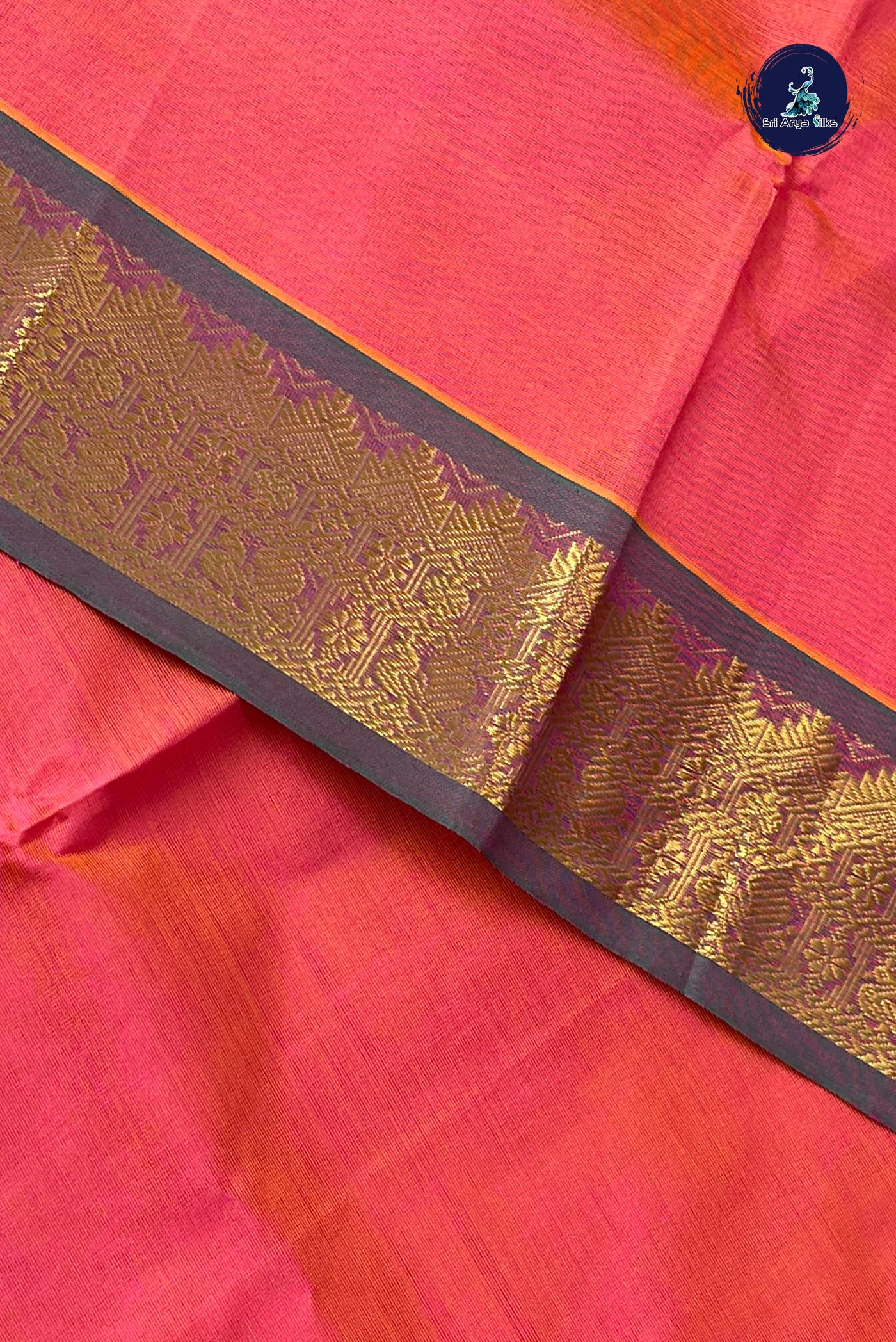 Dual Tone Pink Simple Silk Cotton Saree With Plain Pattern