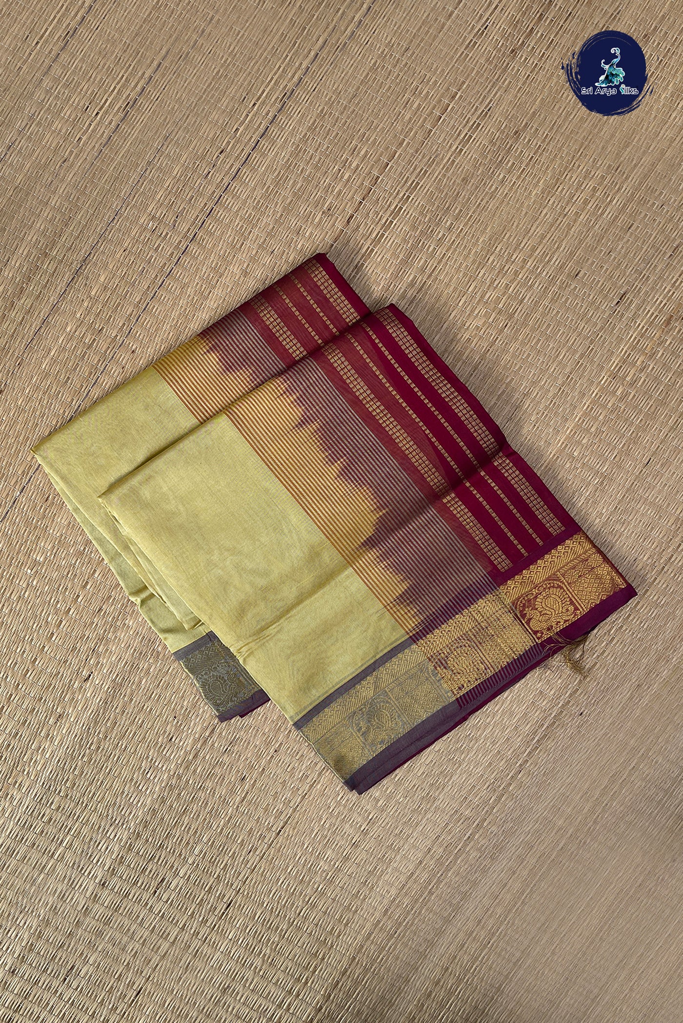 Cream Simple Silk Cotton Saree With Plain Pattern