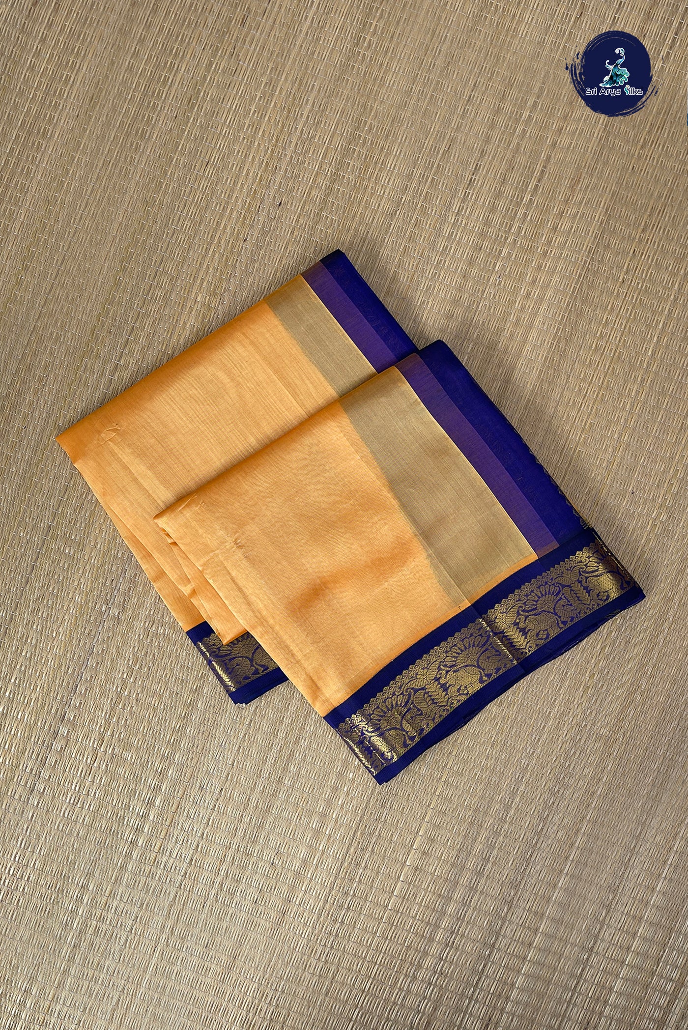 Kanagambaram Shade Korvai Silk Cotton Saree With Plain Pattern