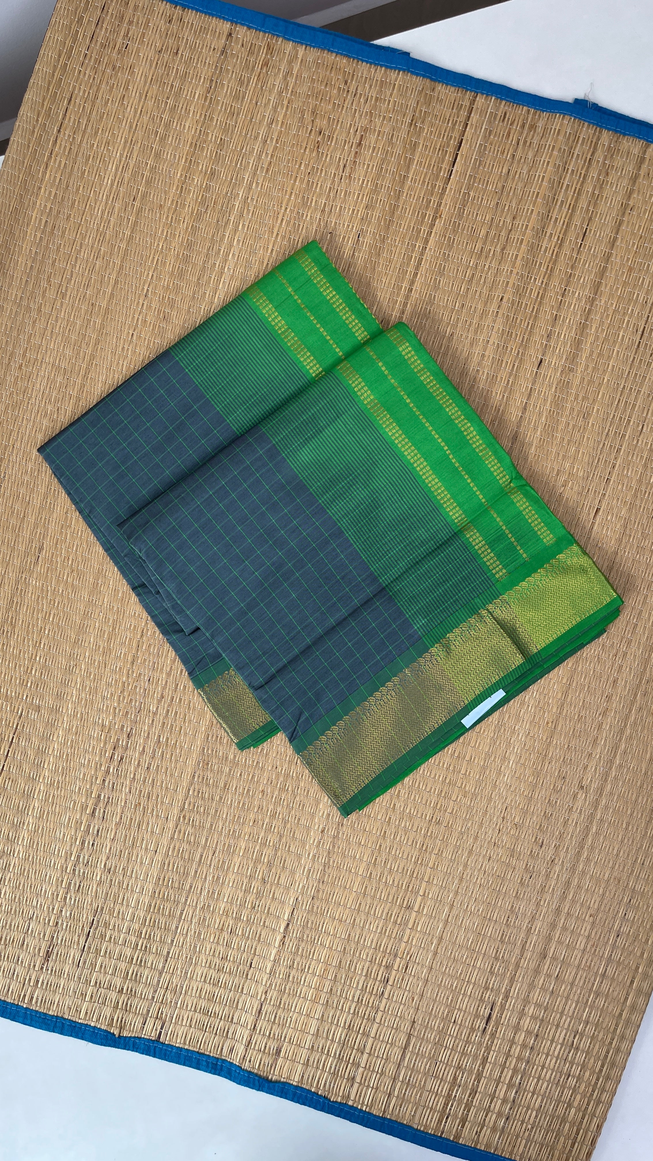 Grey Checked Saree With Checked Pattern