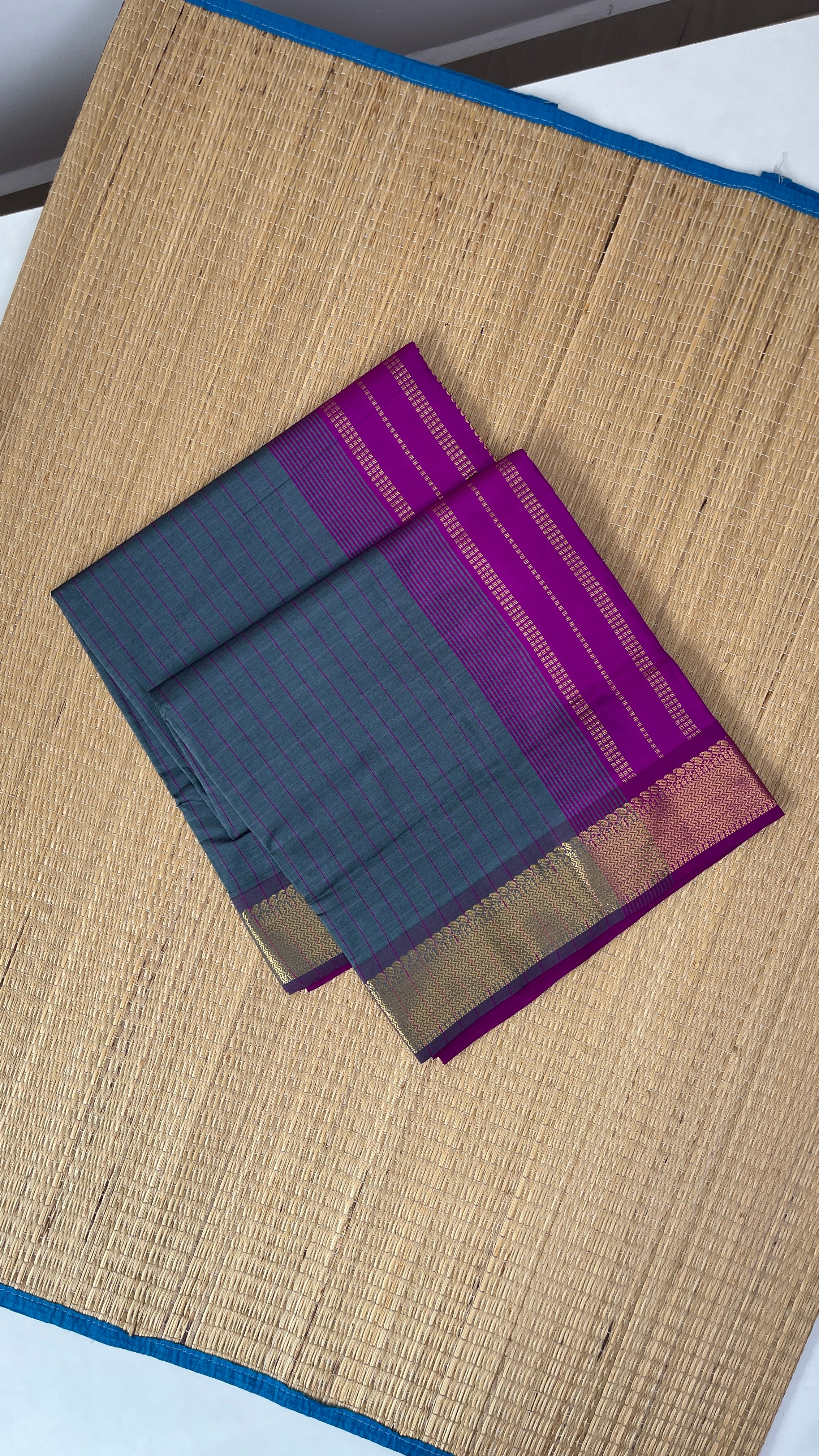 Grey Checked Saree With Checked Pattern