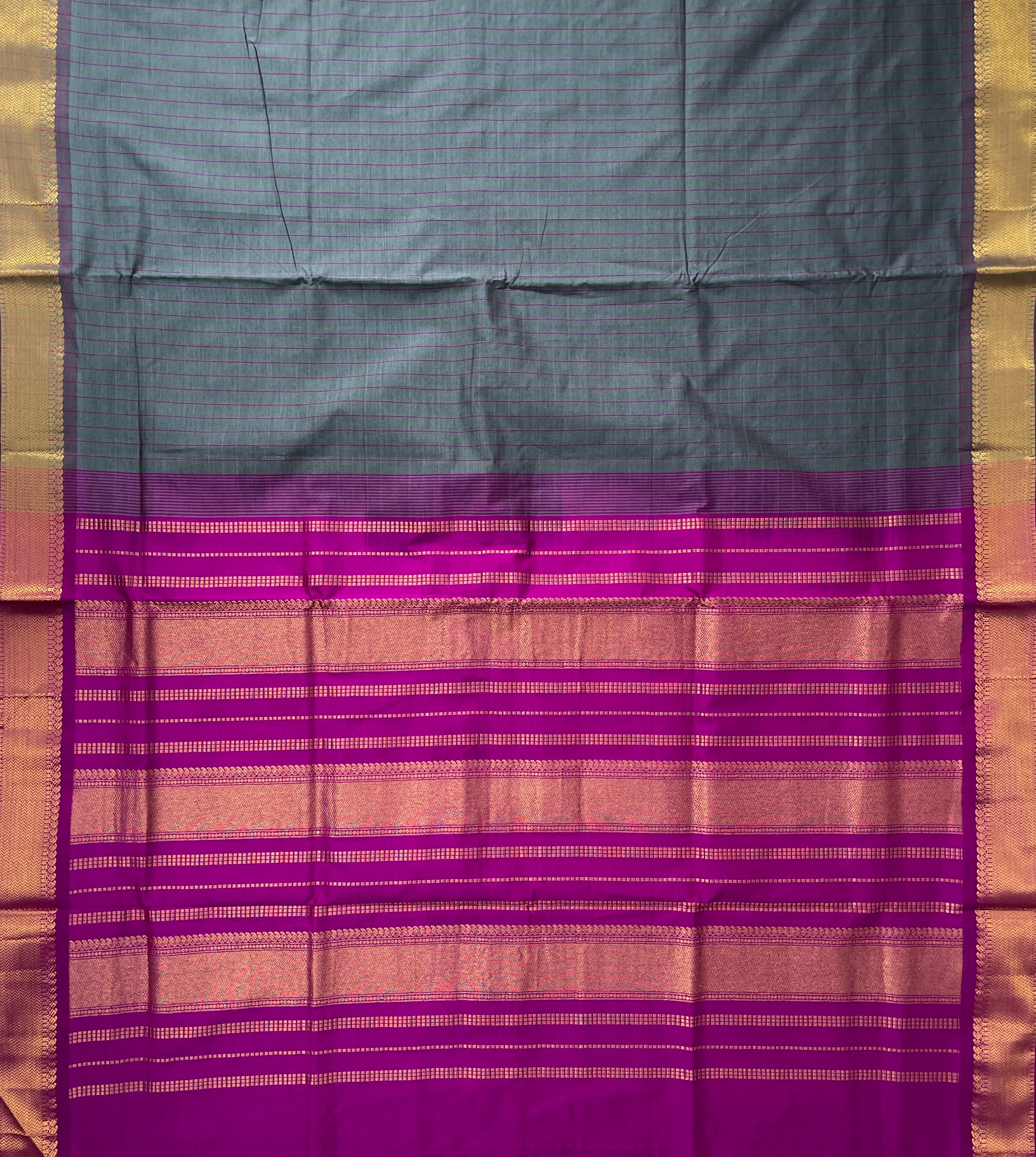 Grey Checked Saree With Checked Pattern