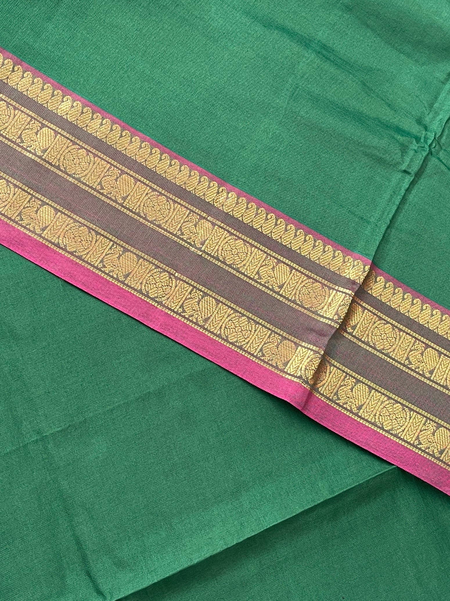 Green Half Pure Silk Cotton Saree With Plain Pattern