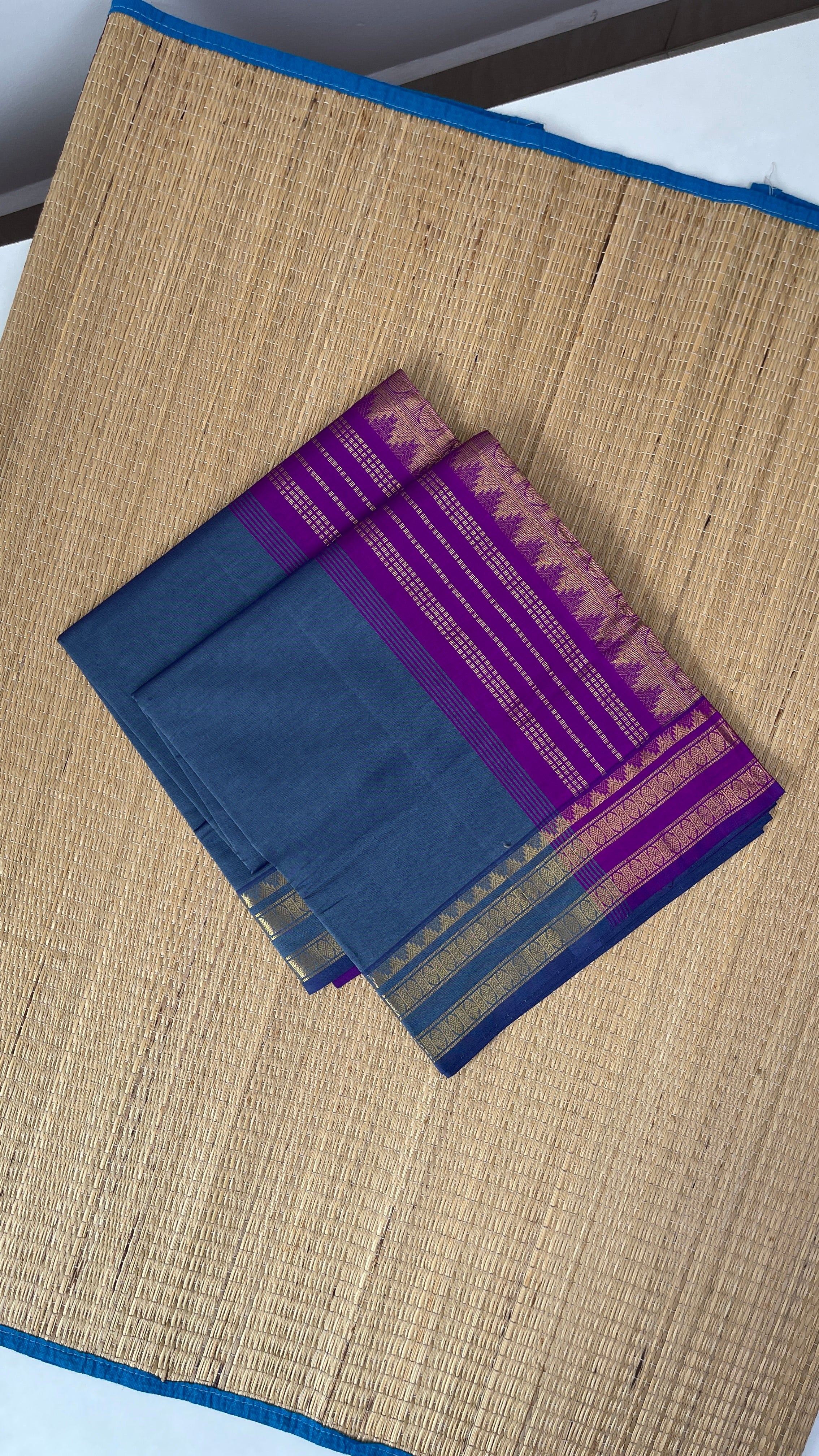 Grey Half Pure Silk Cotton Saree With Plain Pattern