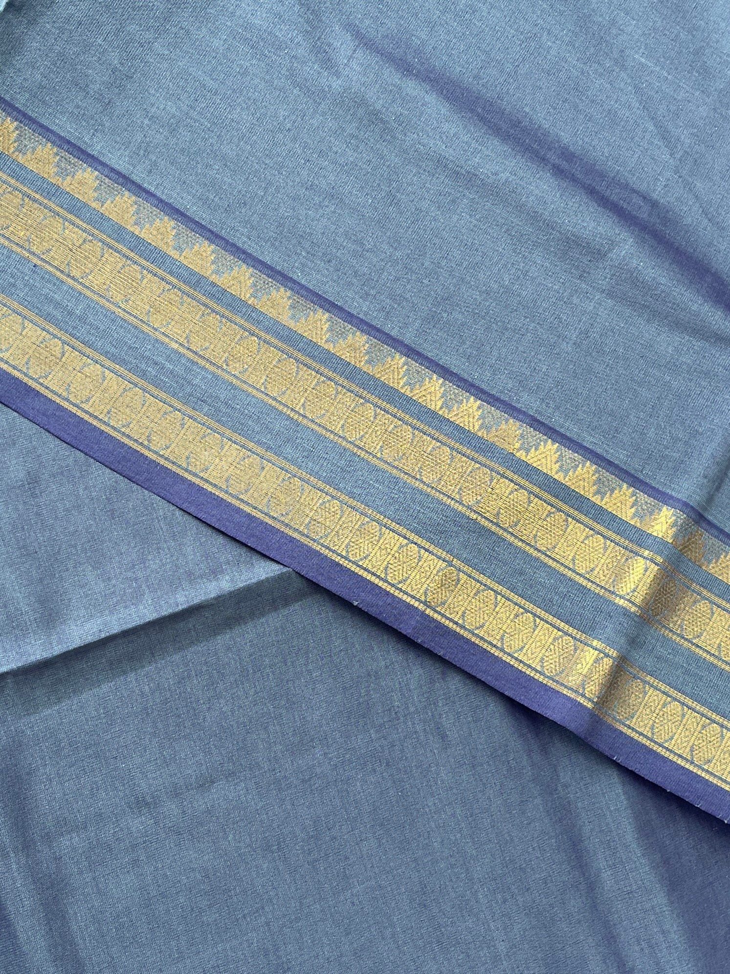 Grey Half Pure Silk Cotton Saree With Plain Pattern