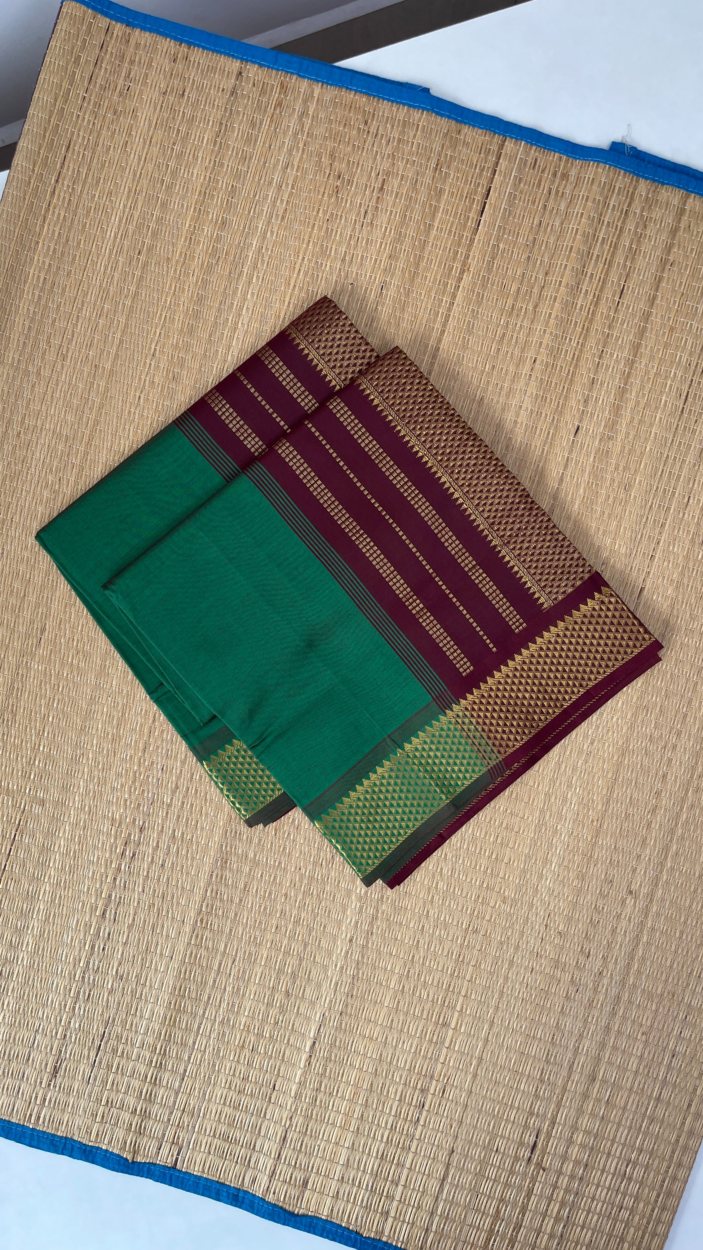 Green Half Pure Silk Cotton Saree With Plain Pattern