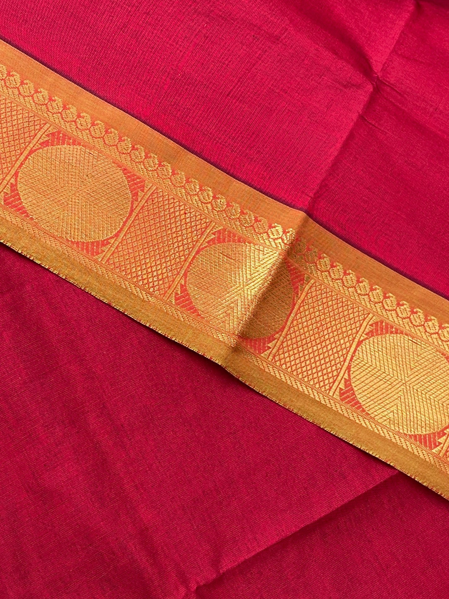 Red Half Pure Silk Cotton Saree With Plain Pattern